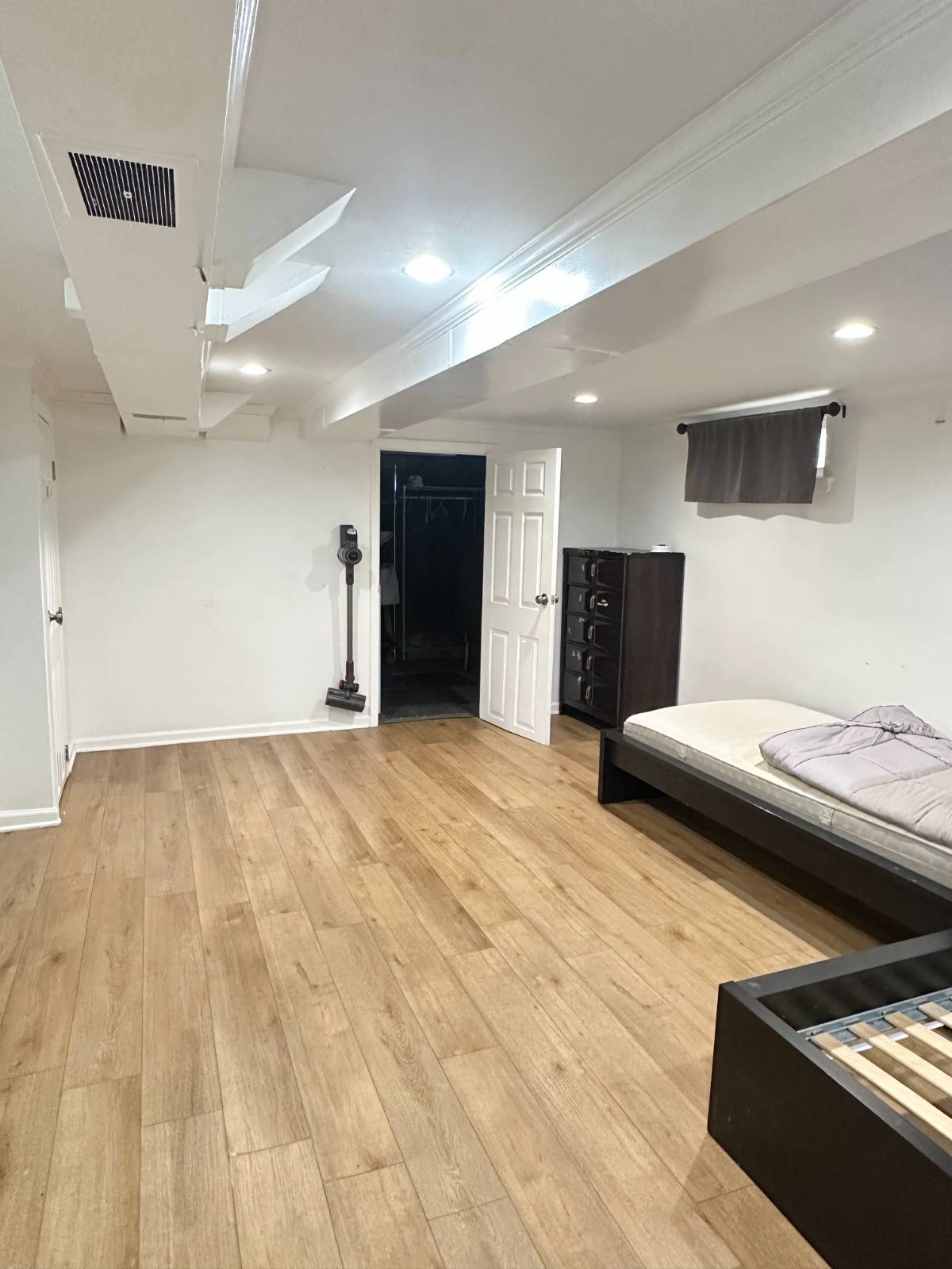 #17 photo, 67-15 215th St, Oakland Gardens , NY 11364