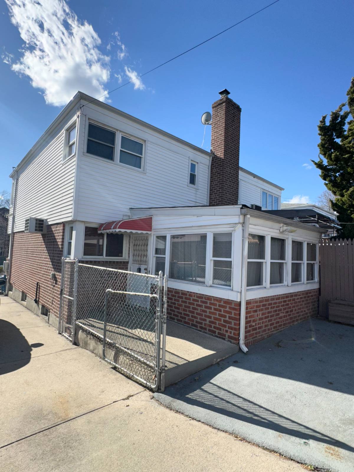 #18 photo, 67-15 215th St, Oakland Gardens , NY 11364