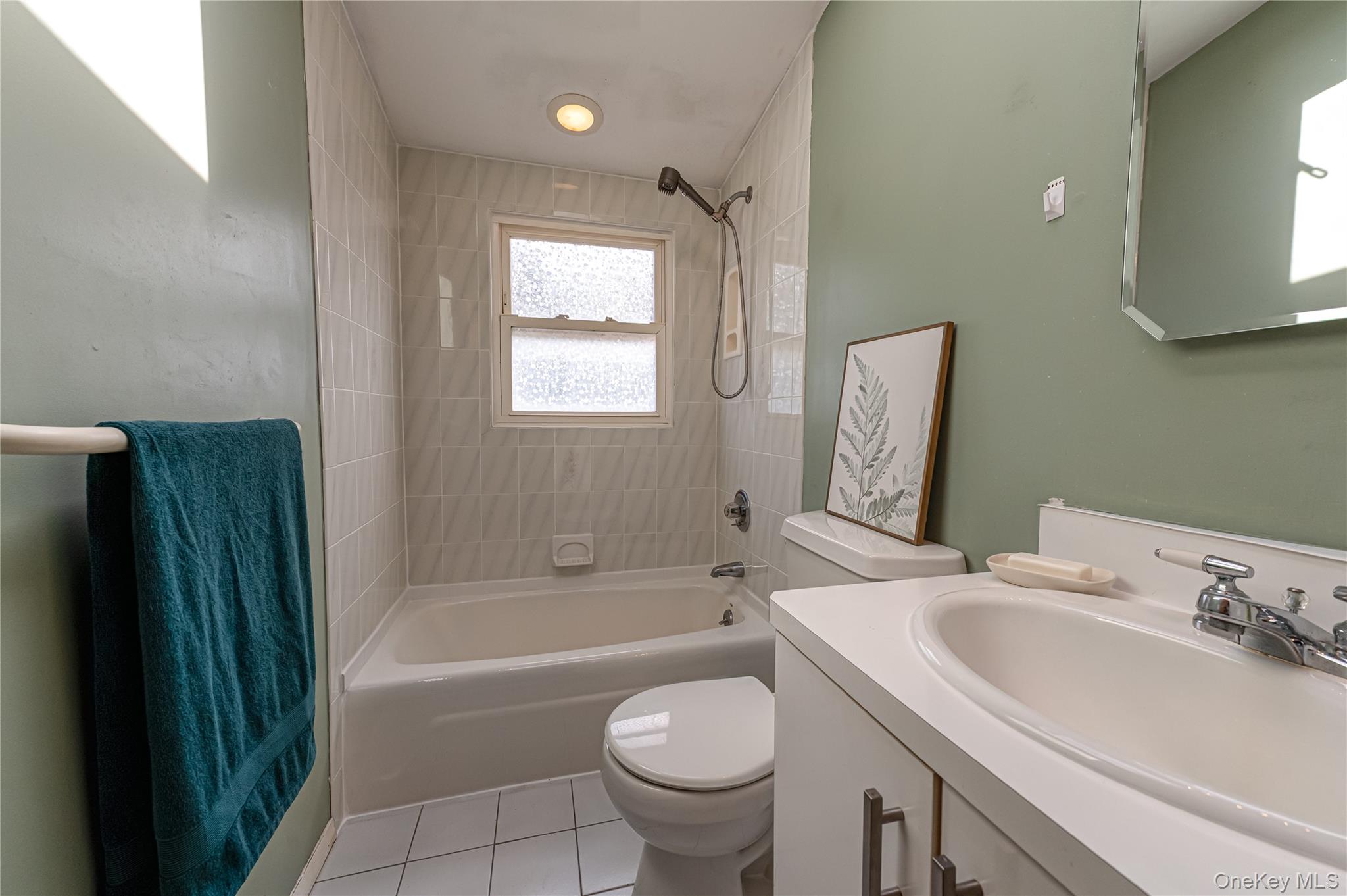 #11 photo, 1595 Washington Avenue, מחוז נסאו Seaford , NY 11783