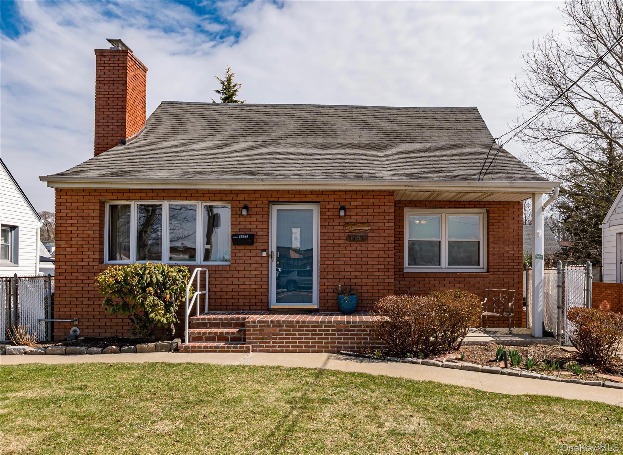 #2 photo, 1595 Washington Avenue, מחוז נסאו Seaford , NY 11783