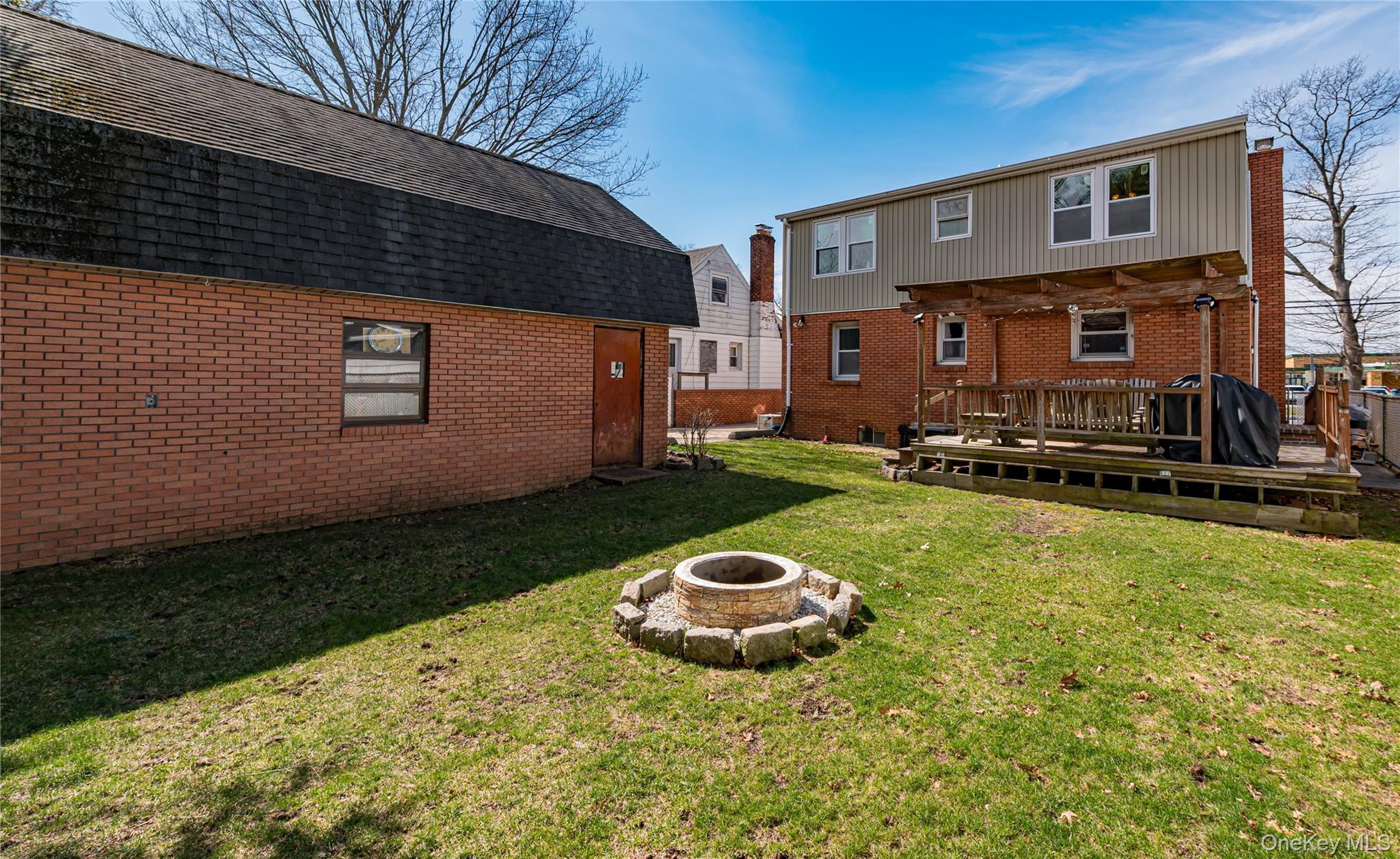 #20 photo, 1595 Washington Avenue, מחוז נסאו Seaford , NY 11783