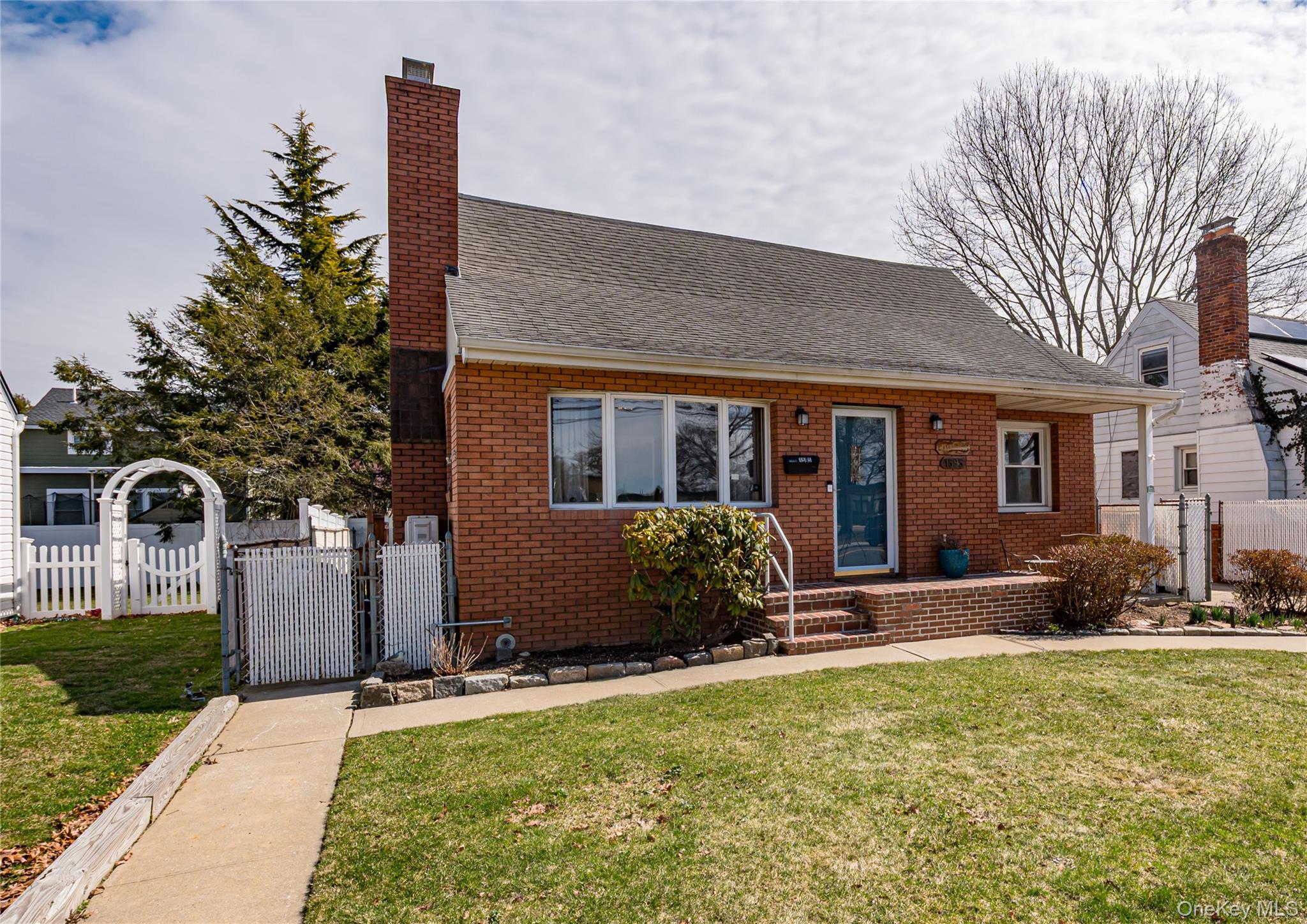 #3 photo, 1595 Washington Avenue, מחוז נסאו Seaford , NY 11783