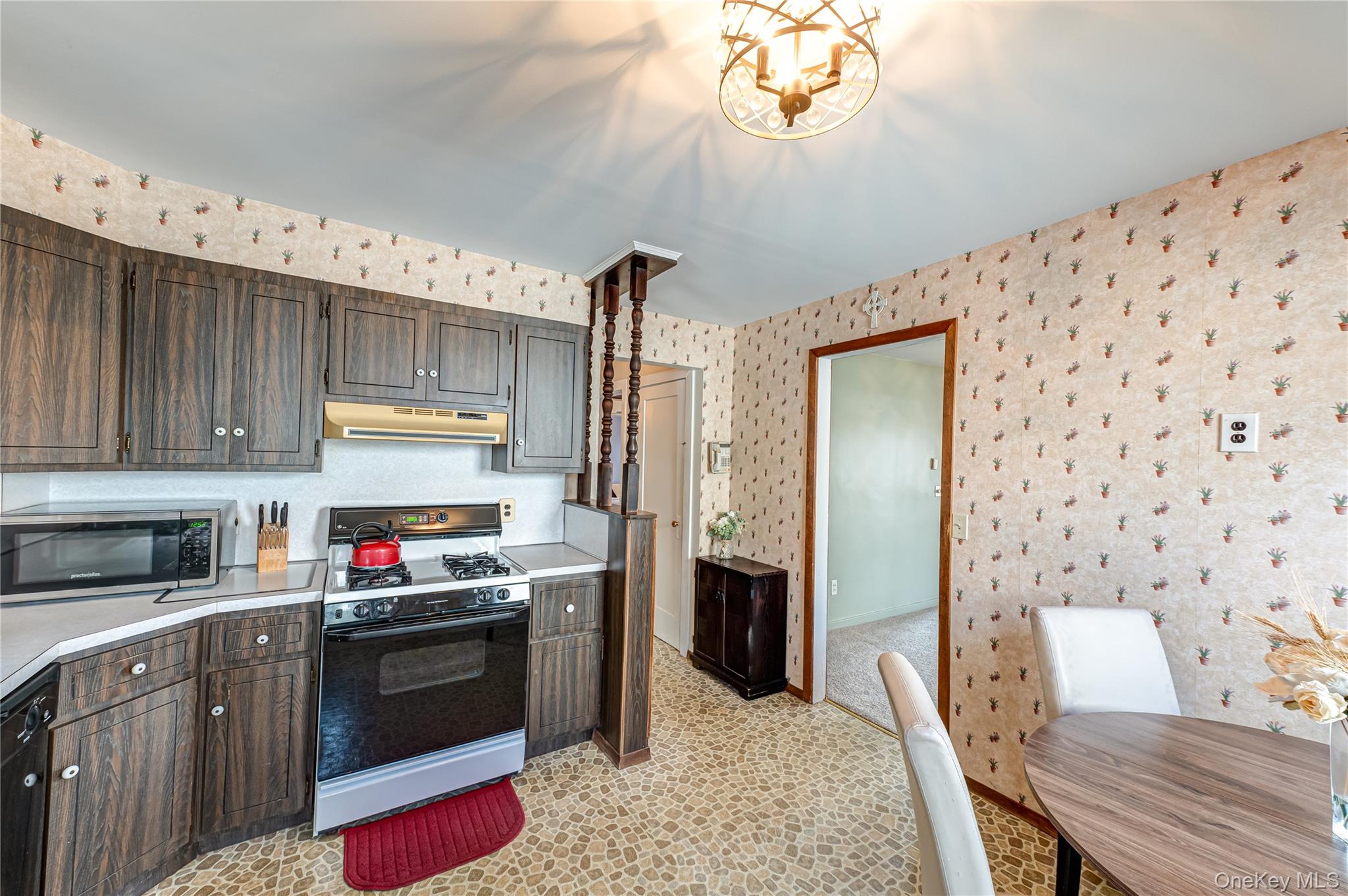 #8 photo, 1595 Washington Avenue, מחוז נסאו Seaford , NY 11783