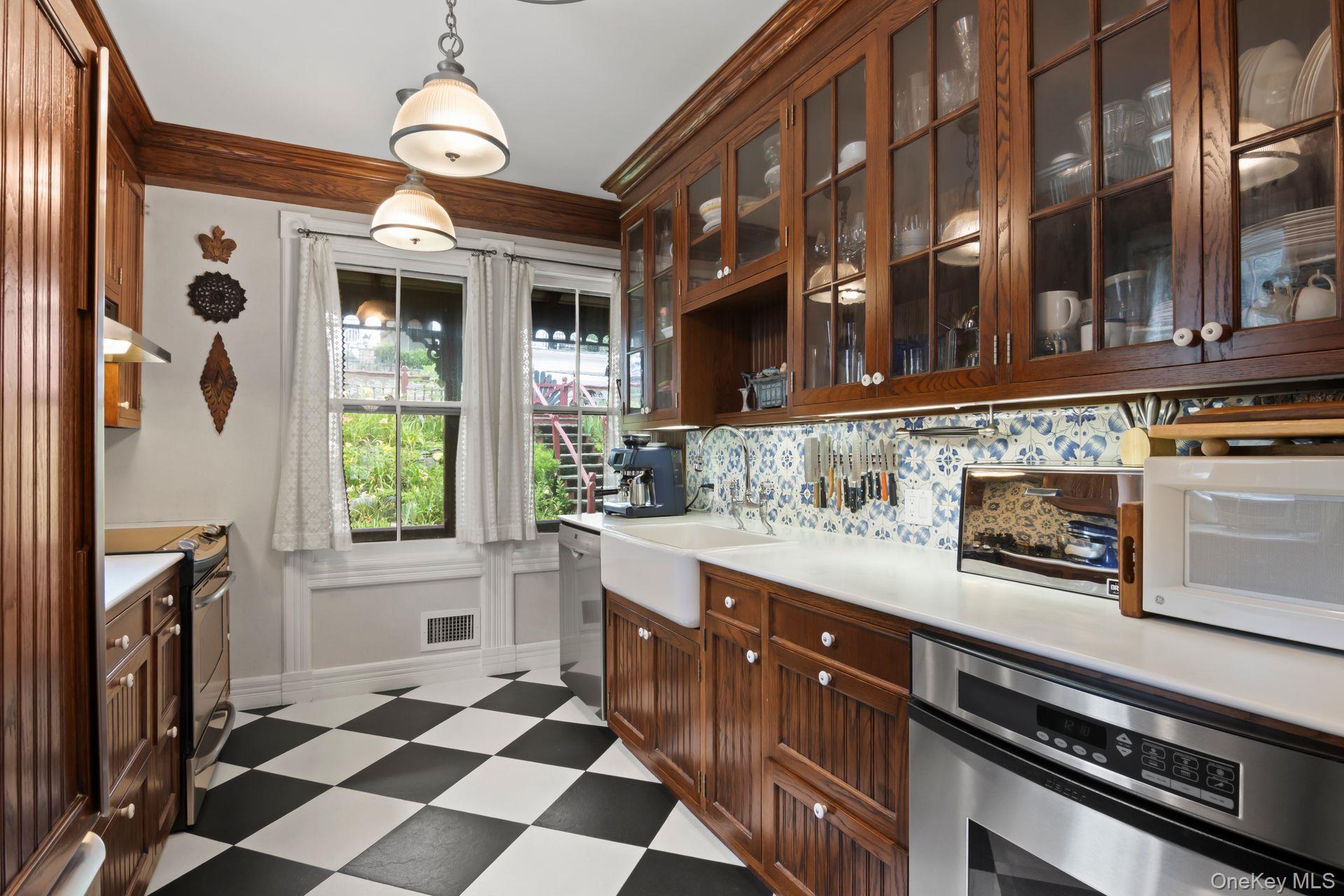 #10 photo, 131 Bayview Avenue, সাফোক কাউন্টি Northport , NY 11768