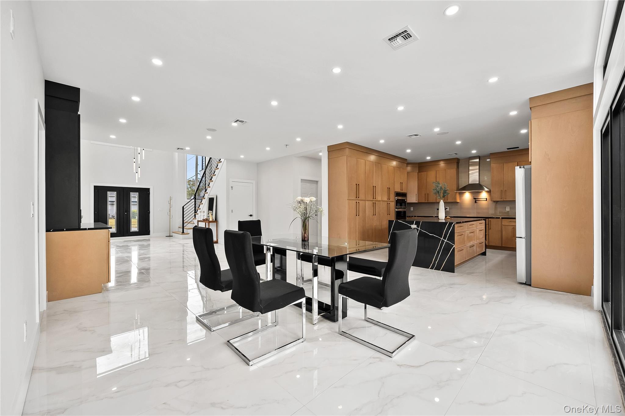 #7 photo, 48 Martin Lane, Westbury , NY 11590