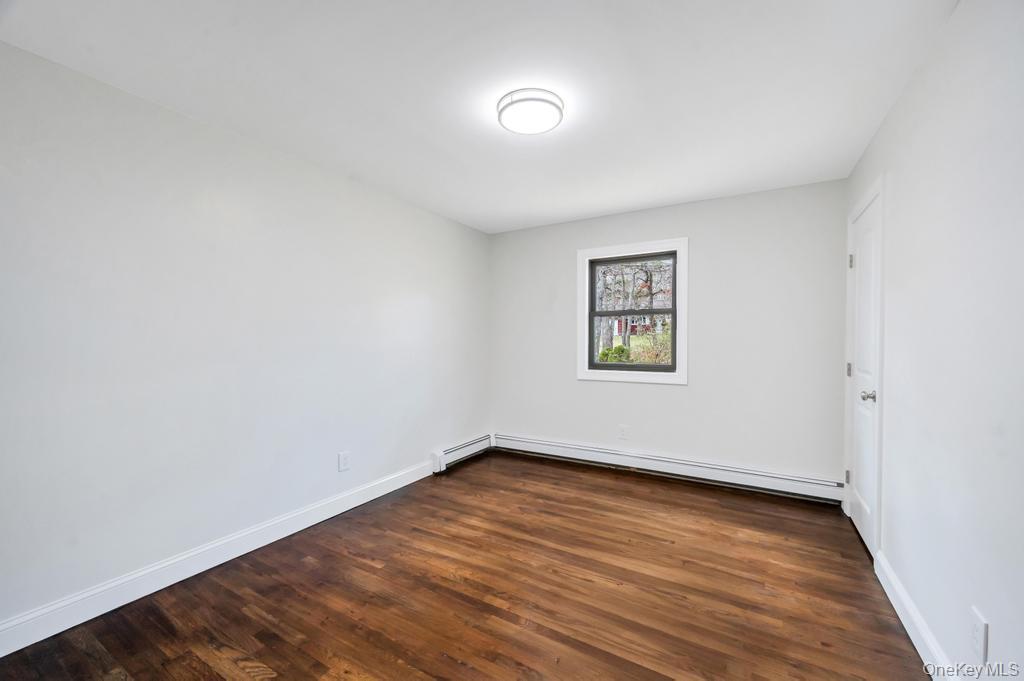 #12 photo, 350 Brookhaven Avenue, Riverhead , NY 11901