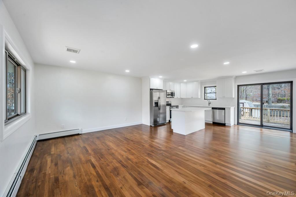 #3 photo, 350 Brookhaven Avenue, Riverhead , NY 11901