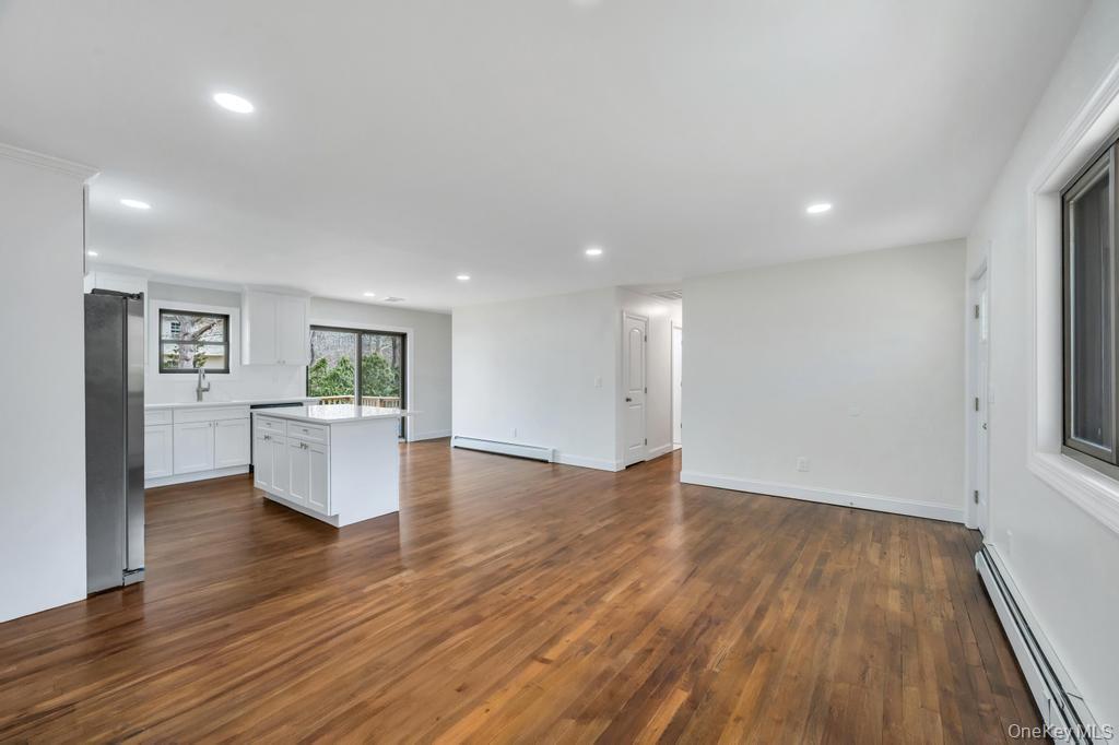 #4 photo, 350 Brookhaven Avenue, Riverhead , NY 11901