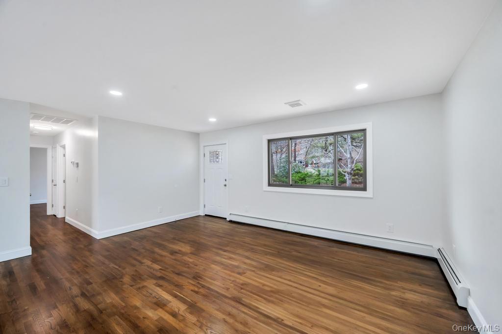 #5 photo, 350 Brookhaven Avenue, Riverhead , NY 11901