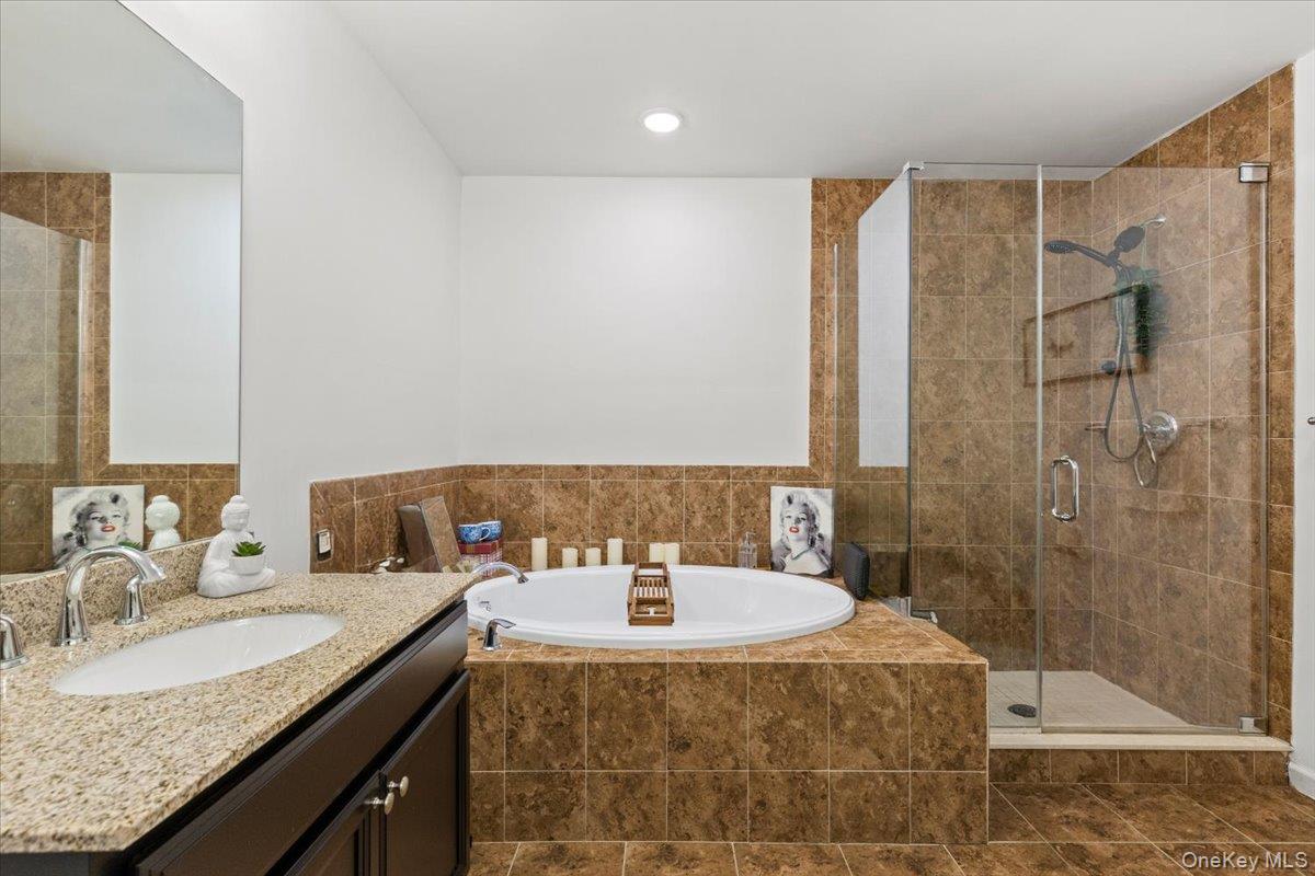 #19 photo, 17 Woodrose Court, Middletown , NY 10940