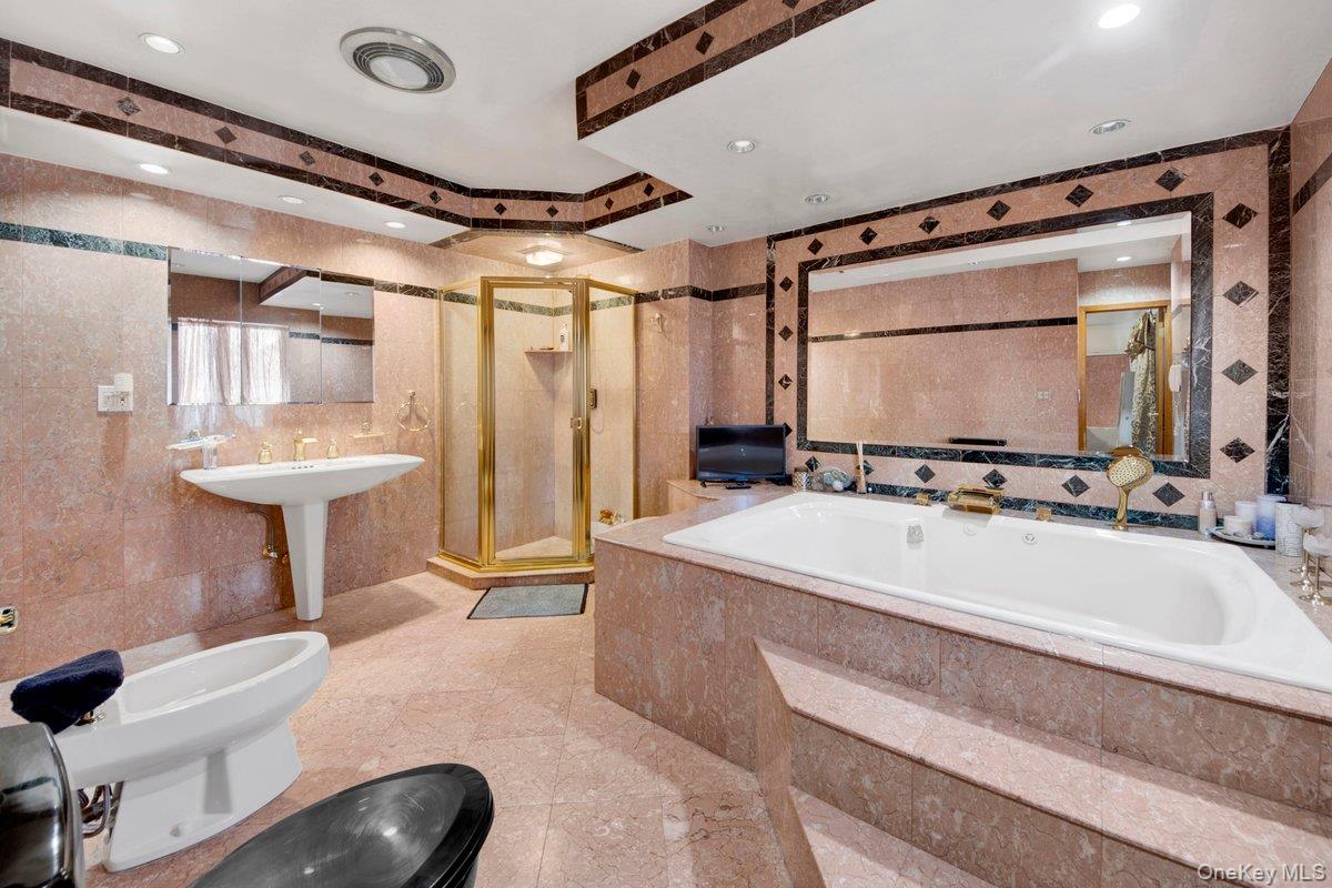 #10 photo, 3252 Waterbury Avenue, Bronx , NY 10465