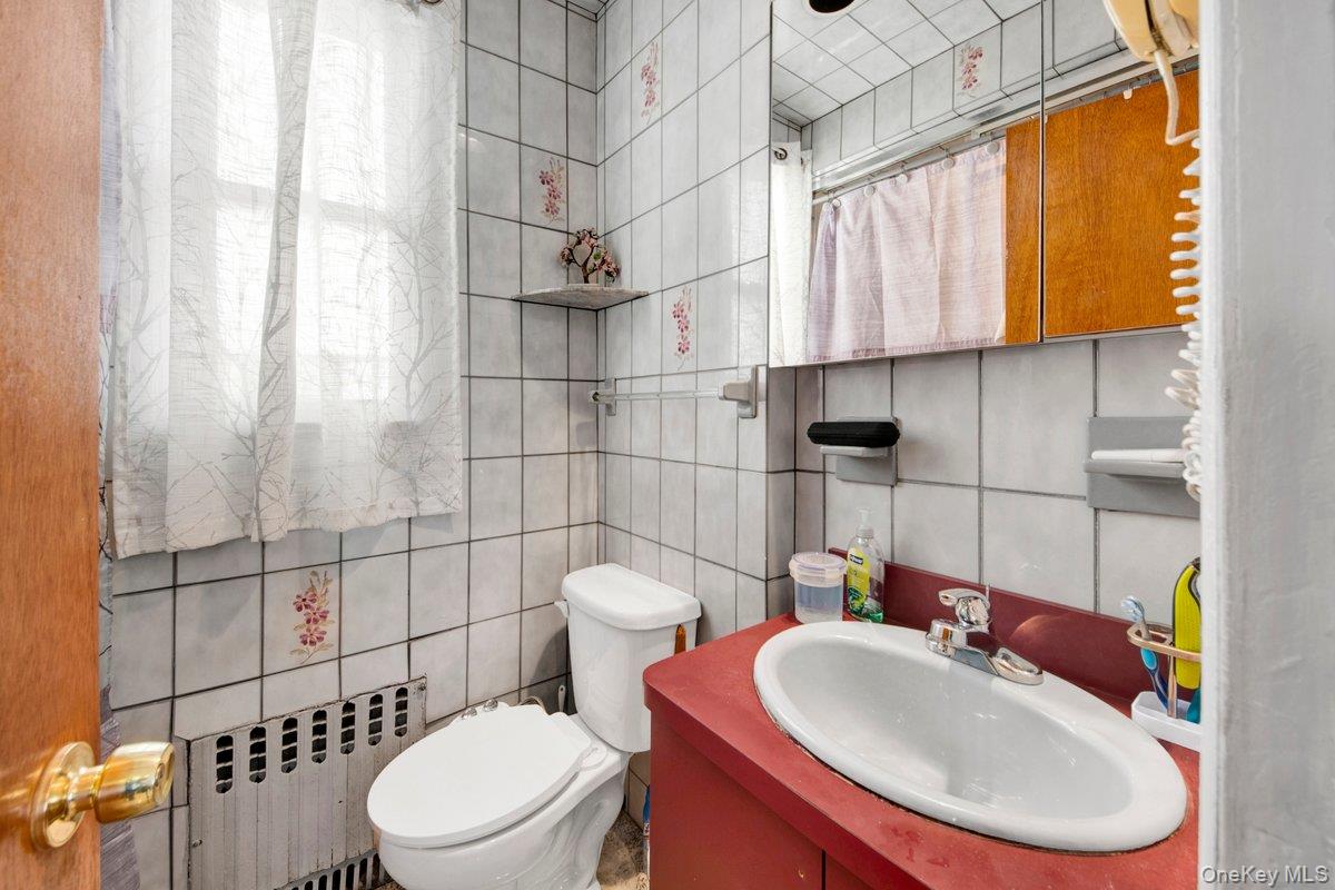 #13 photo, 3252 Waterbury Avenue, Bronx , NY 10465