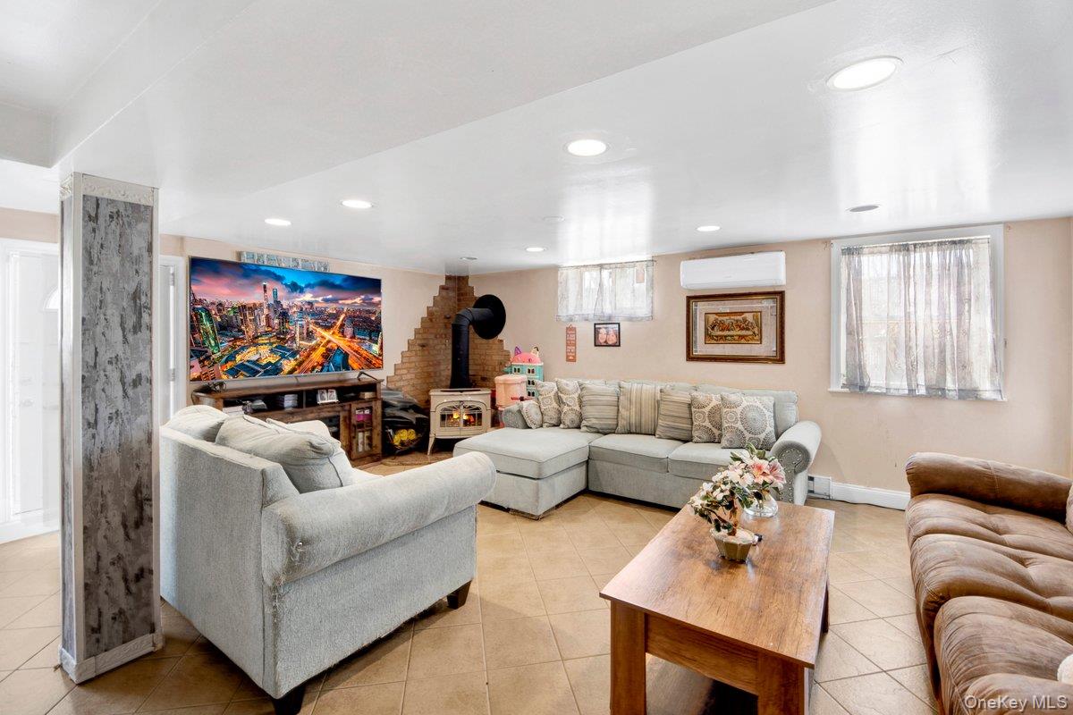 #18 photo, 3252 Waterbury Avenue, Bronx , NY 10465