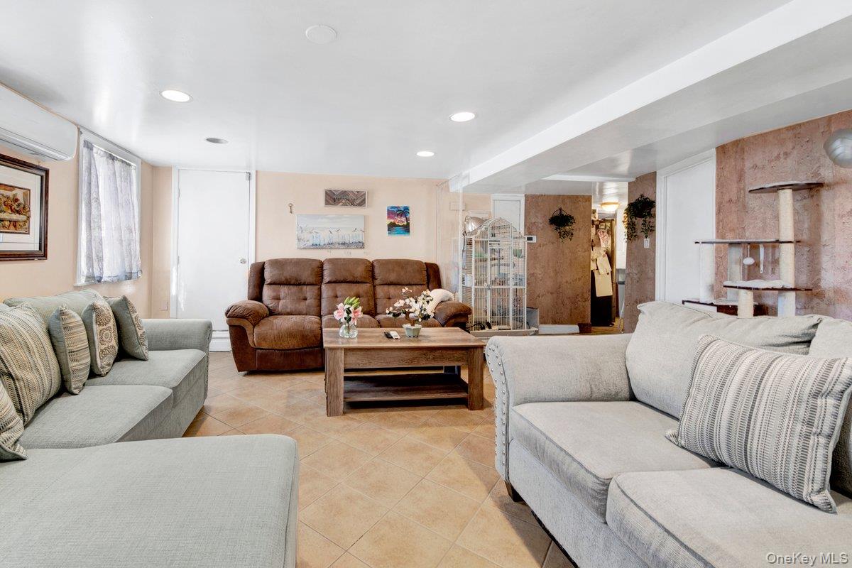 #19 photo, 3252 Waterbury Avenue, Bronx , NY 10465