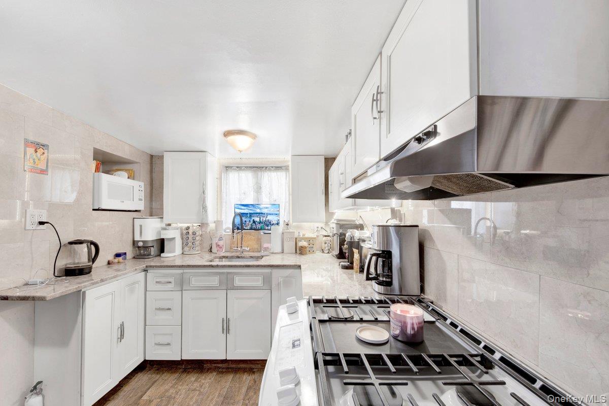 #20 photo, 3252 Waterbury Avenue, Bronx , NY 10465