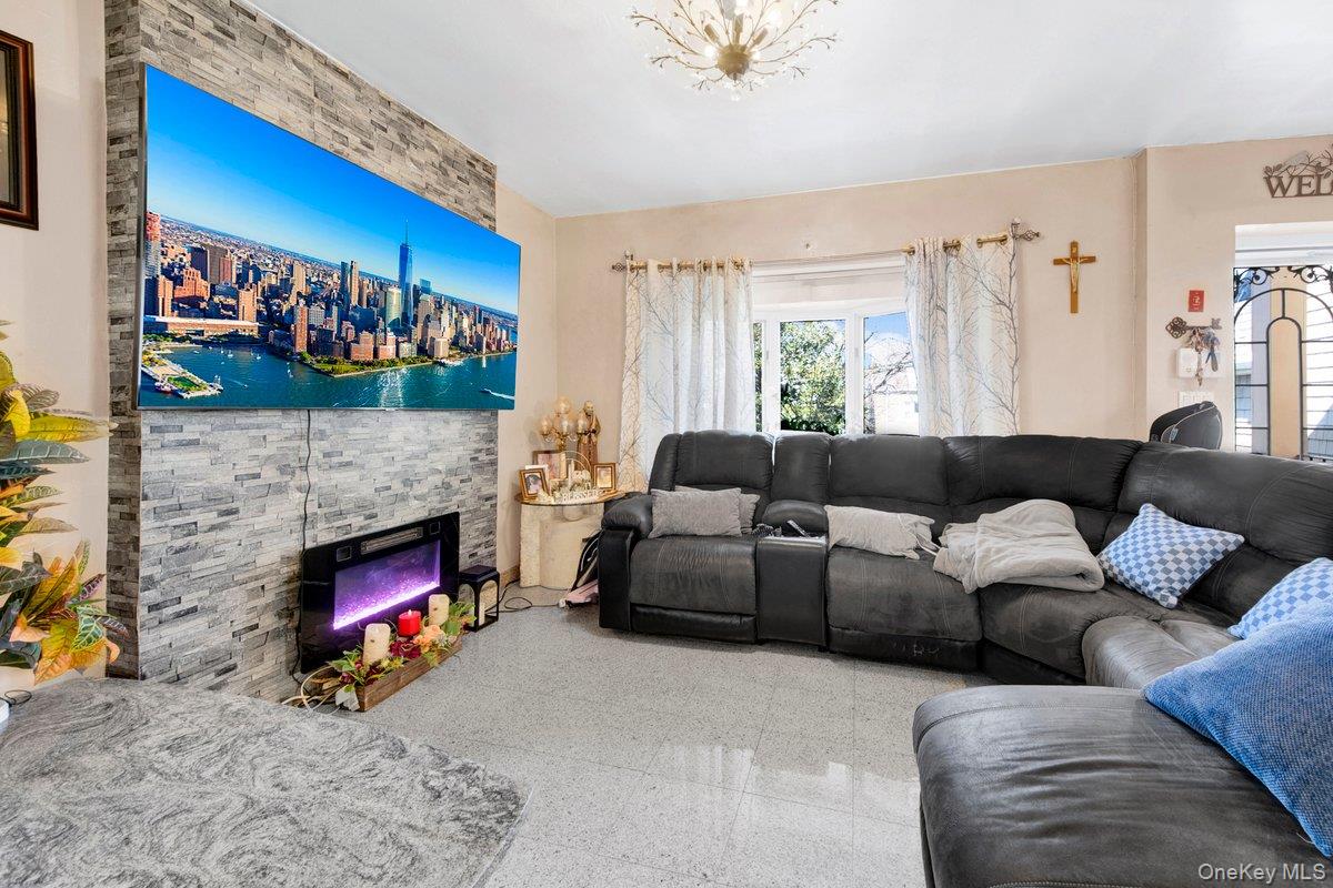 #4 photo, 3252 Waterbury Avenue, Bronx , NY 10465