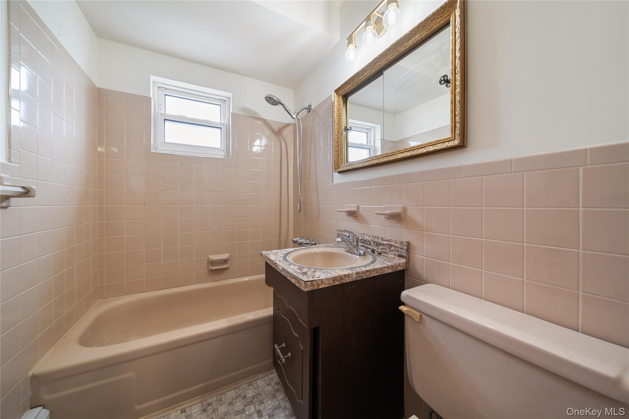 #10 photo, 67-37 79th Street, কুইন্‌স Middle Village , NY 11379