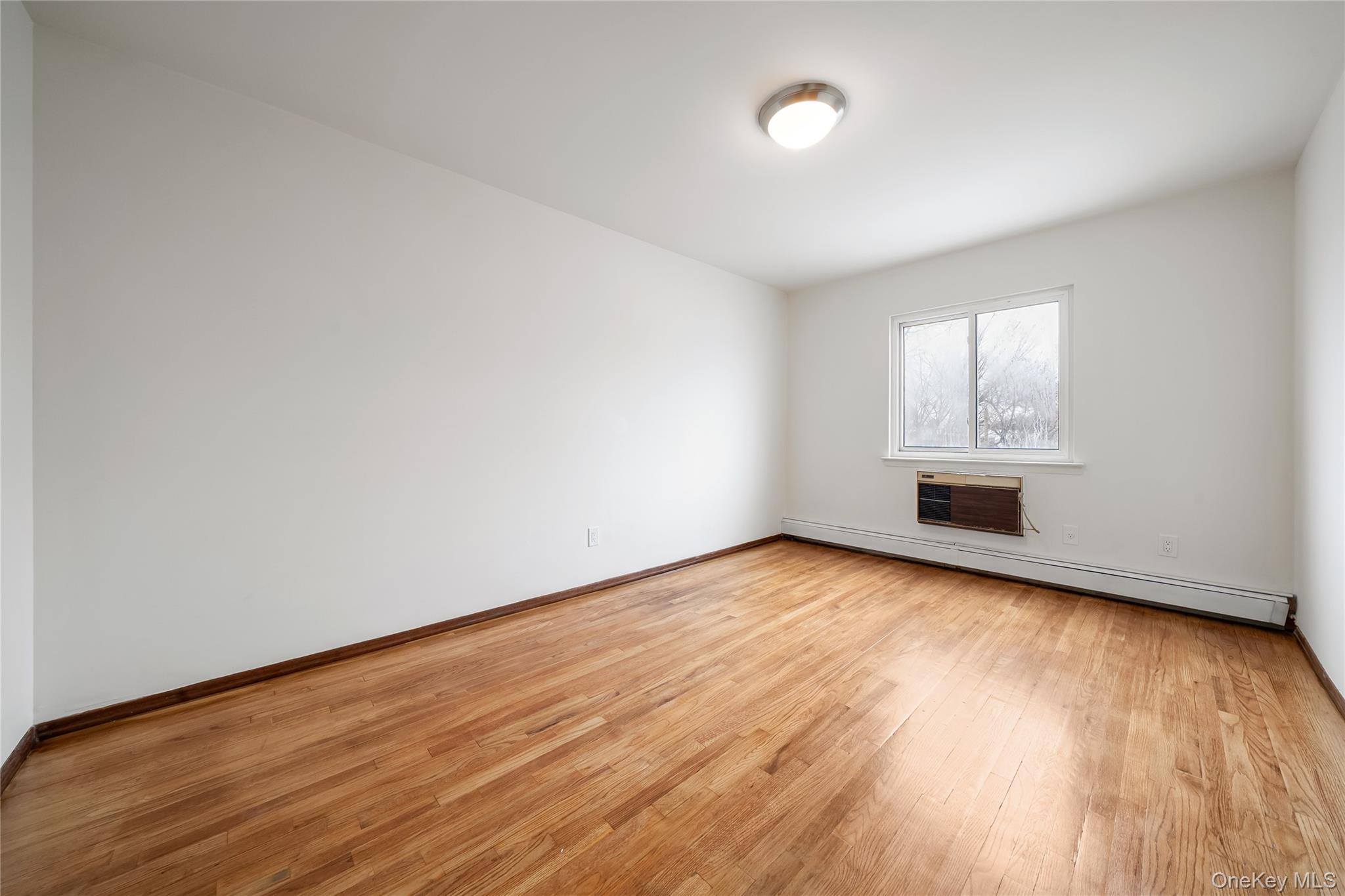 #12 photo, 67-37 79th Street, কুইন্‌স Middle Village , NY 11379