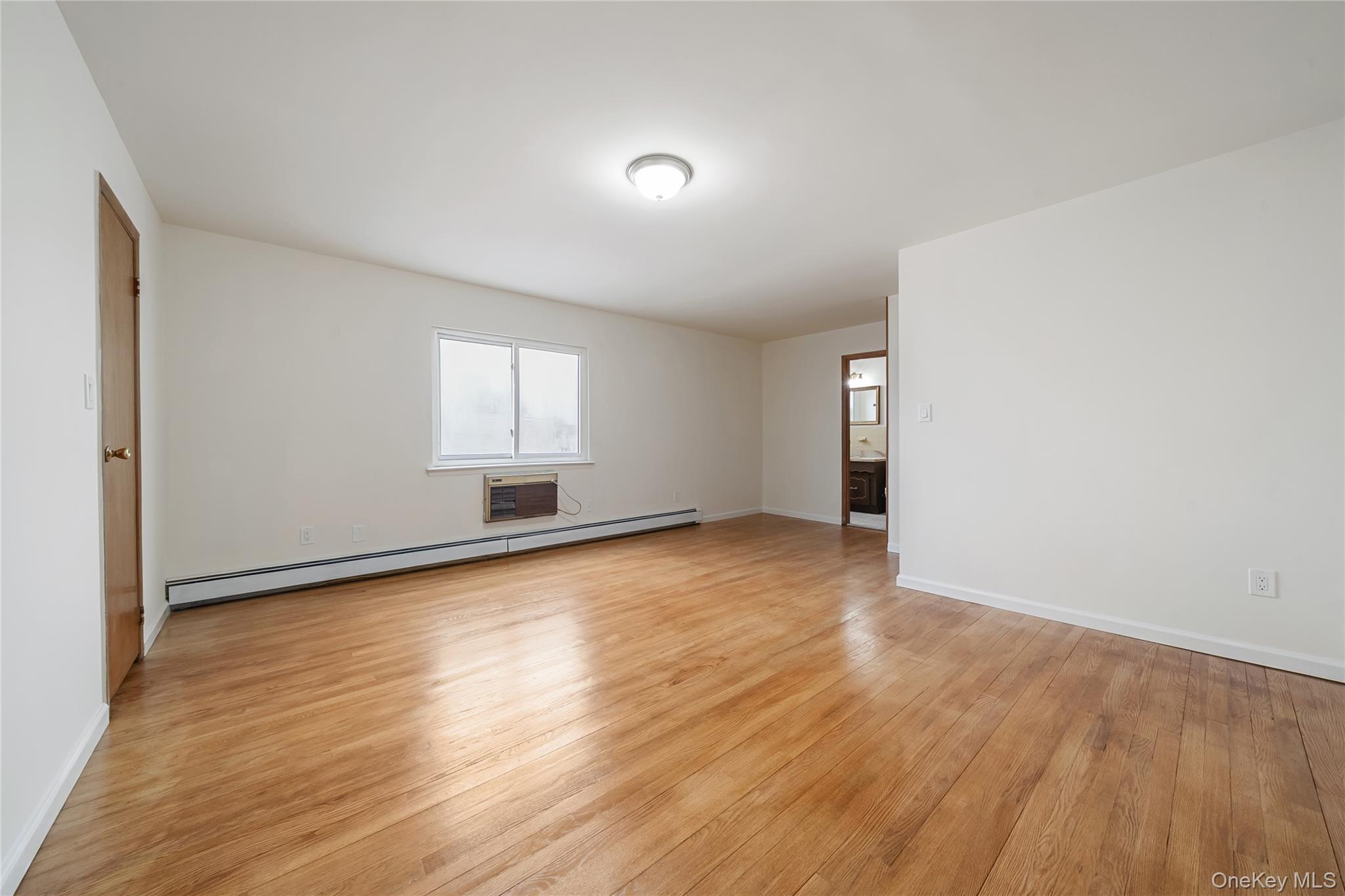 #15 photo, 67-37 79th Street, কুইন্‌স Middle Village , NY 11379