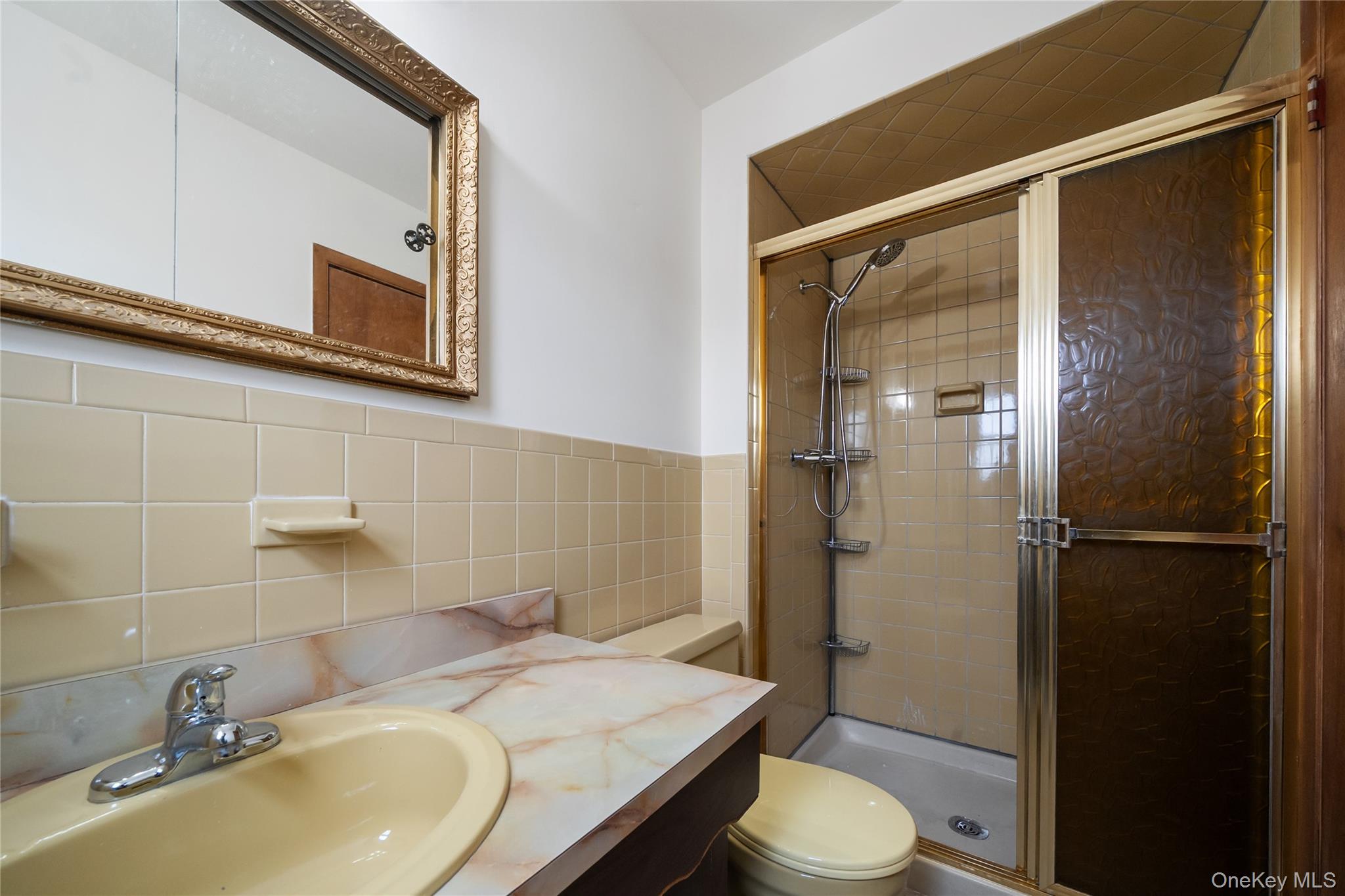 #17 photo, 67-37 79th Street, কুইন্‌স Middle Village , NY 11379