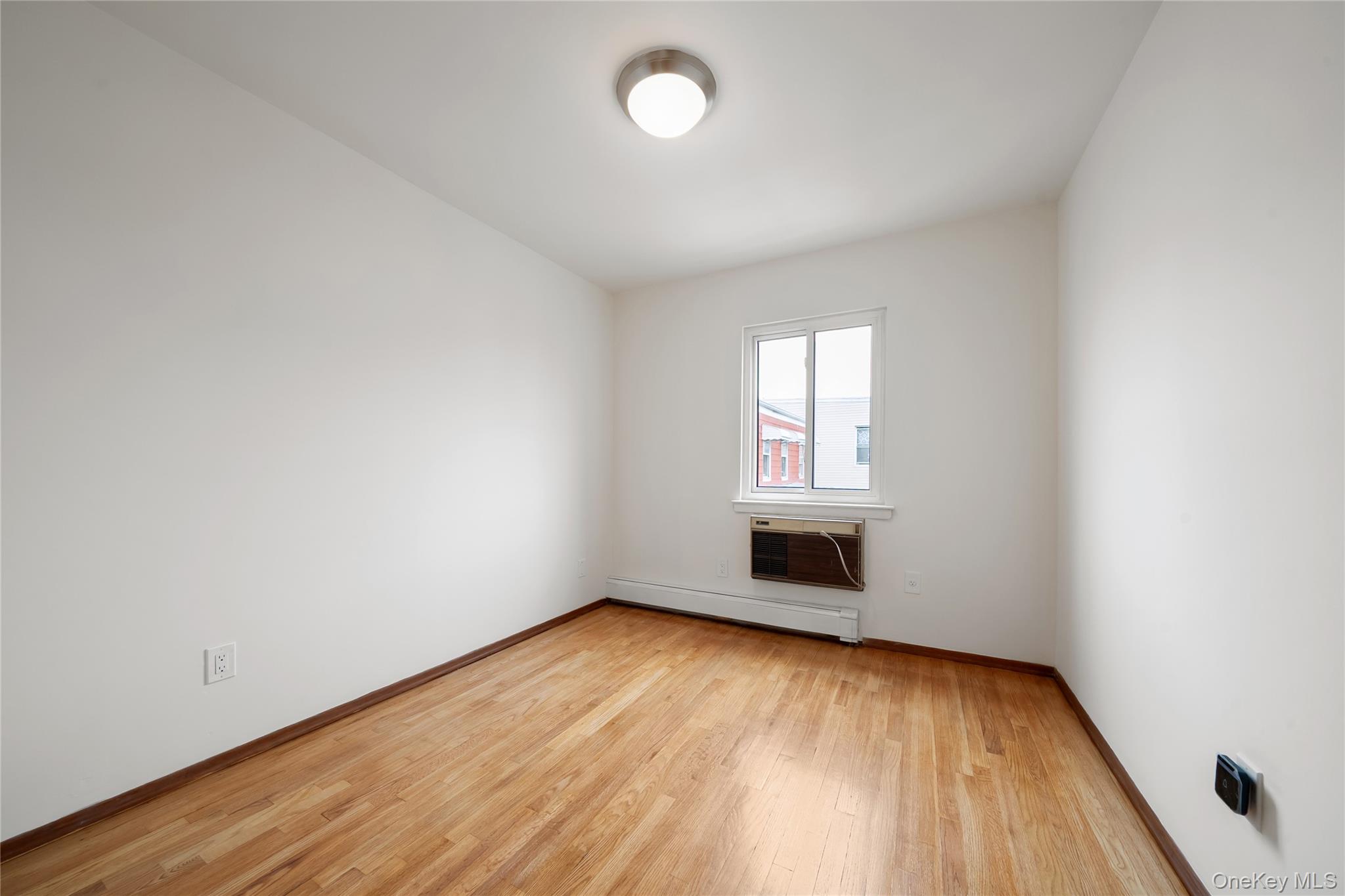 #8 photo, 67-37 79th Street, কুইন্‌স Middle Village , NY 11379