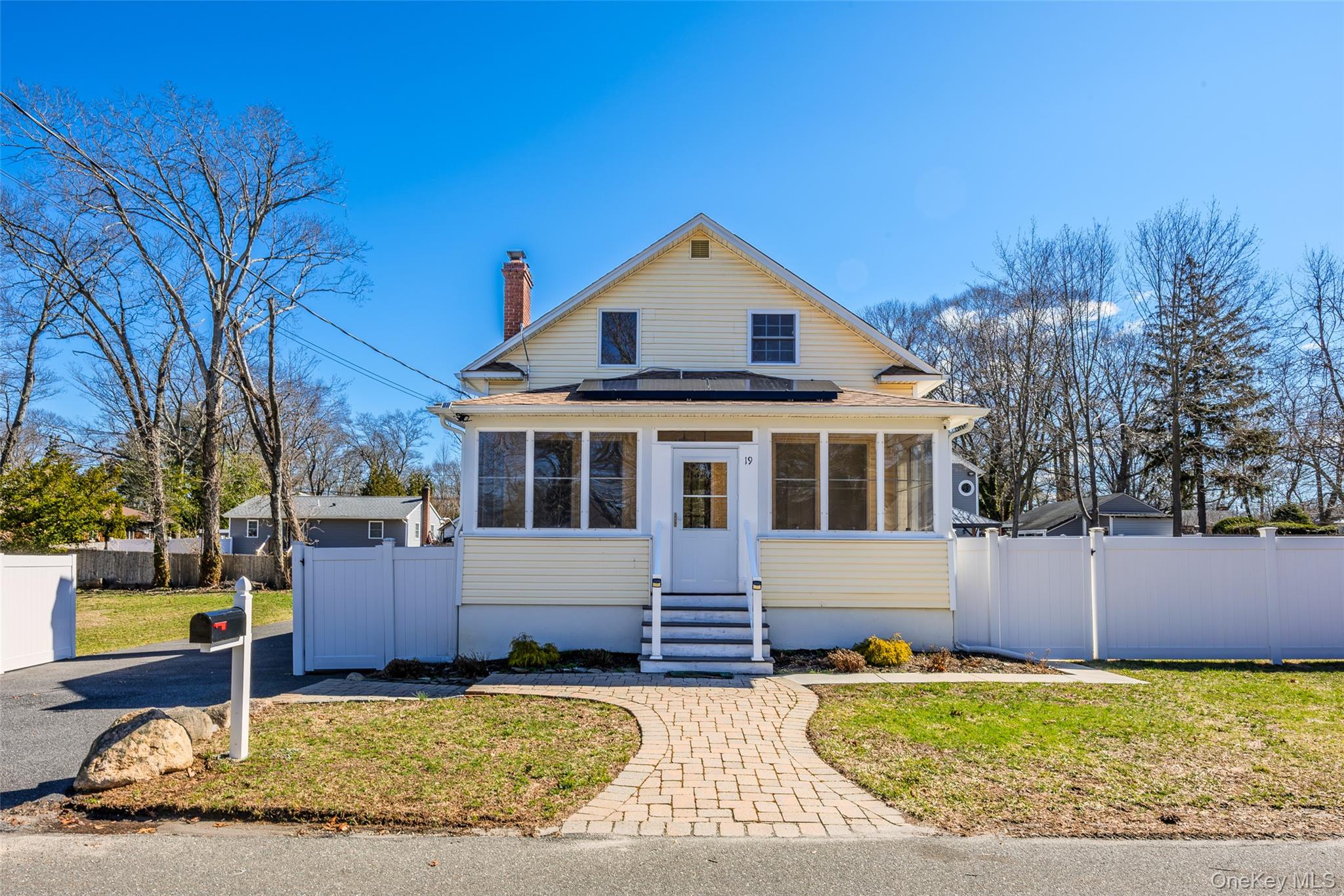 #1 photo, 19 Milburn Road, সাফোক কাউন্টি Sound Beach , NY 11789