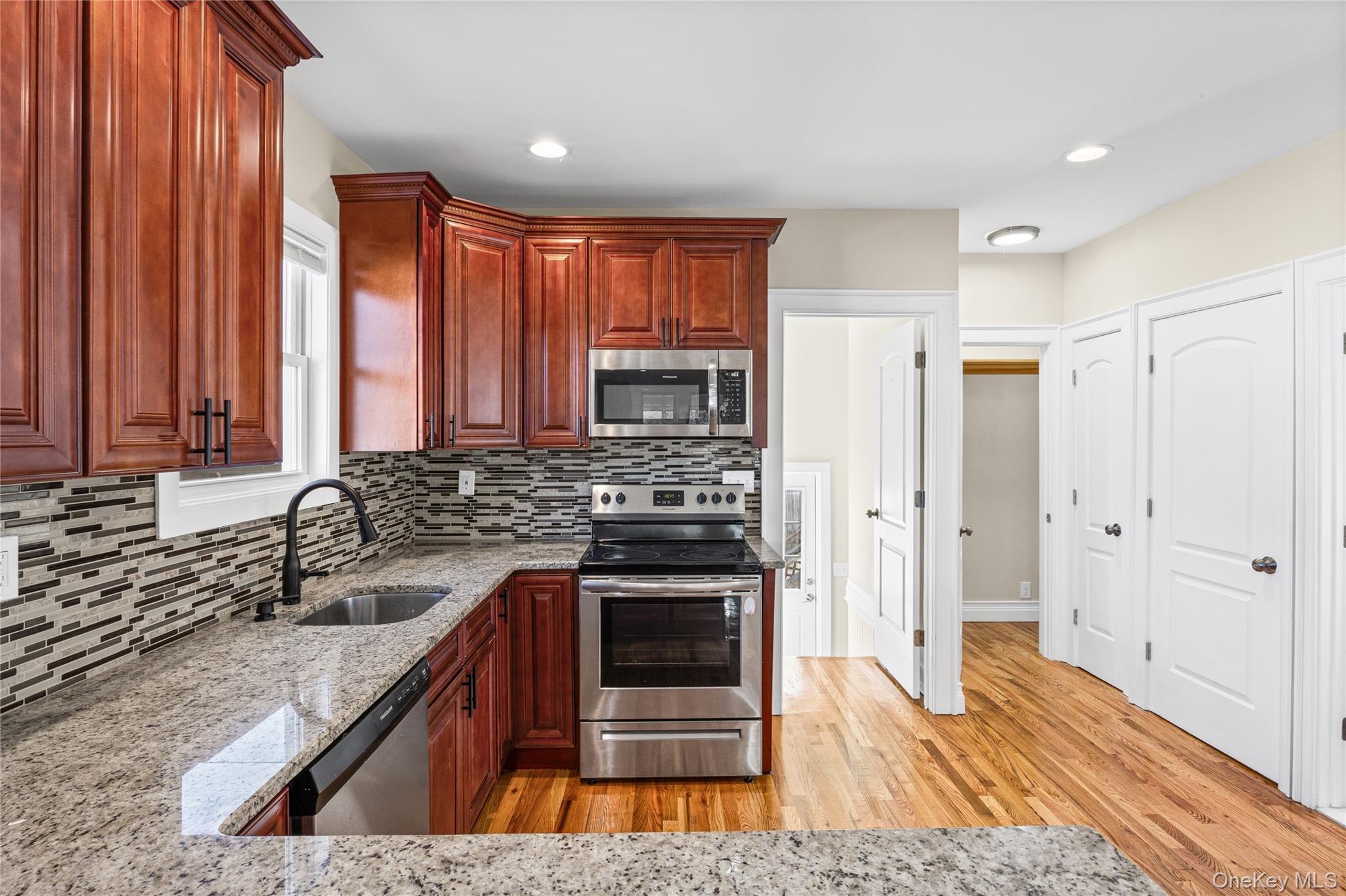 #12 photo, 19 Milburn Road, সাফোক কাউন্টি Sound Beach , NY 11789