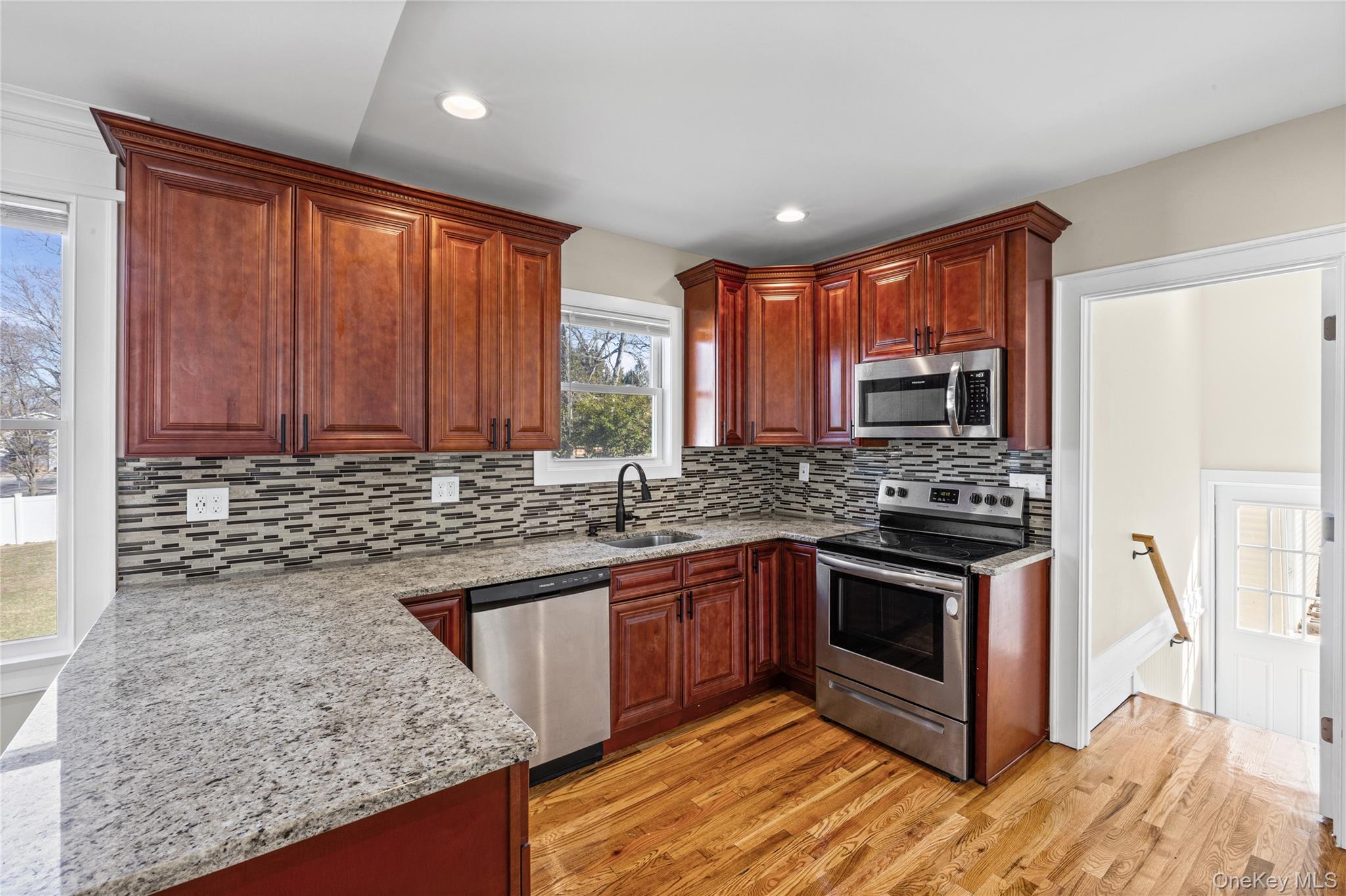 #13 photo, 19 Milburn Road, সাফোক কাউন্টি Sound Beach , NY 11789