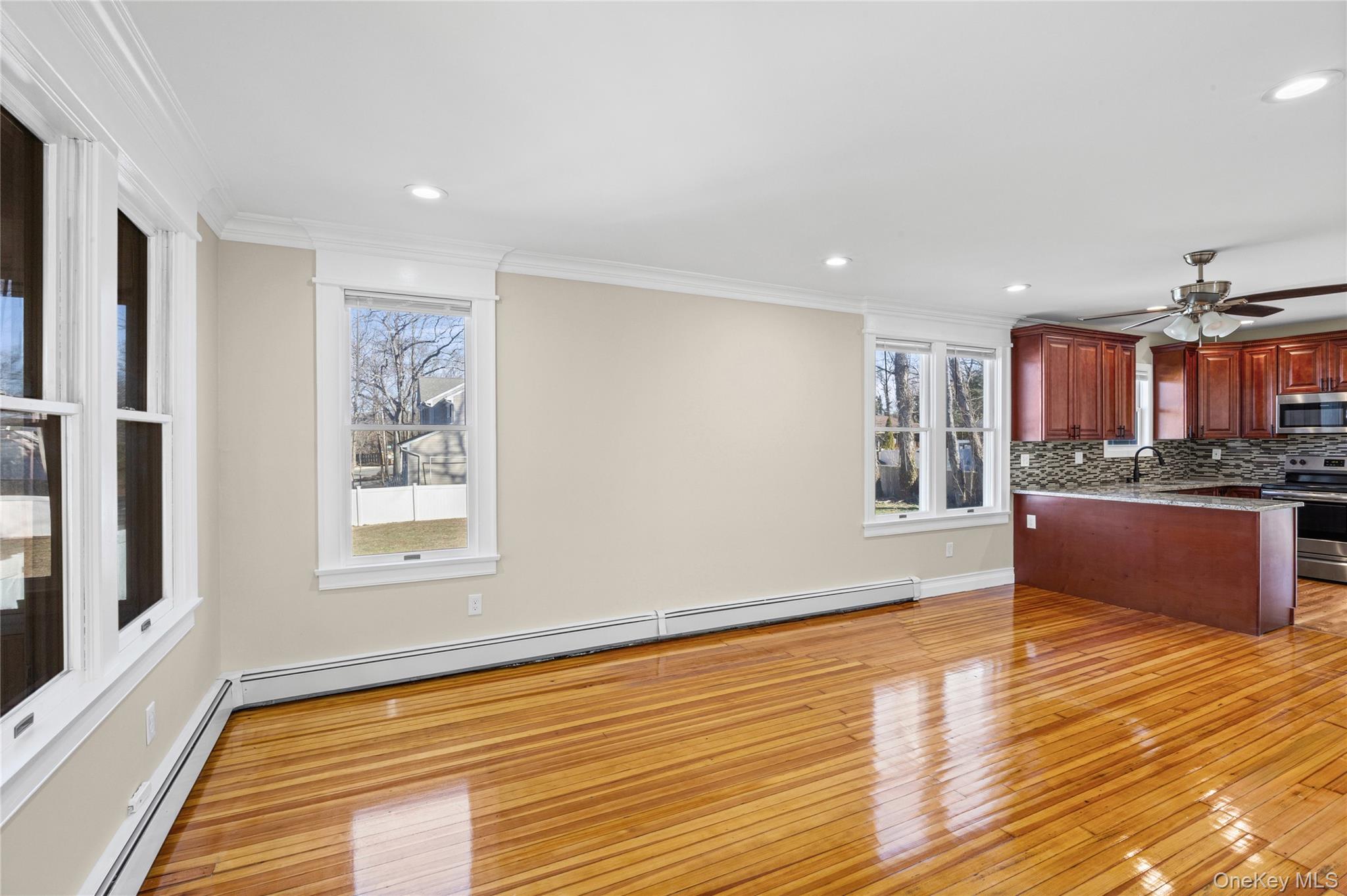 #8 photo, 19 Milburn Road, সাফোক কাউন্টি Sound Beach , NY 11789