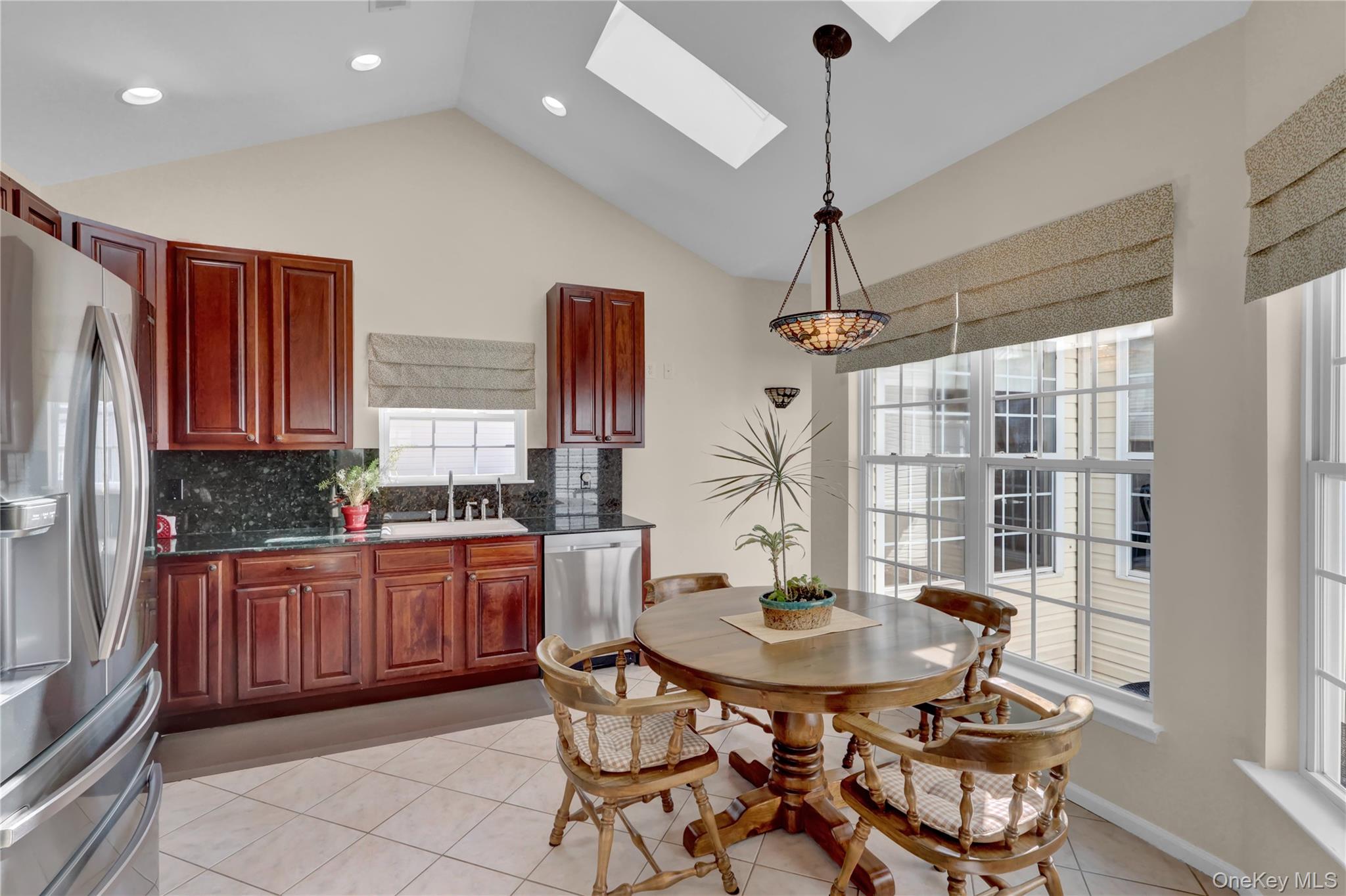 #10 photo, 77 Constantine way Way, מחוז סאפוק Mount Sinai , NY 11766