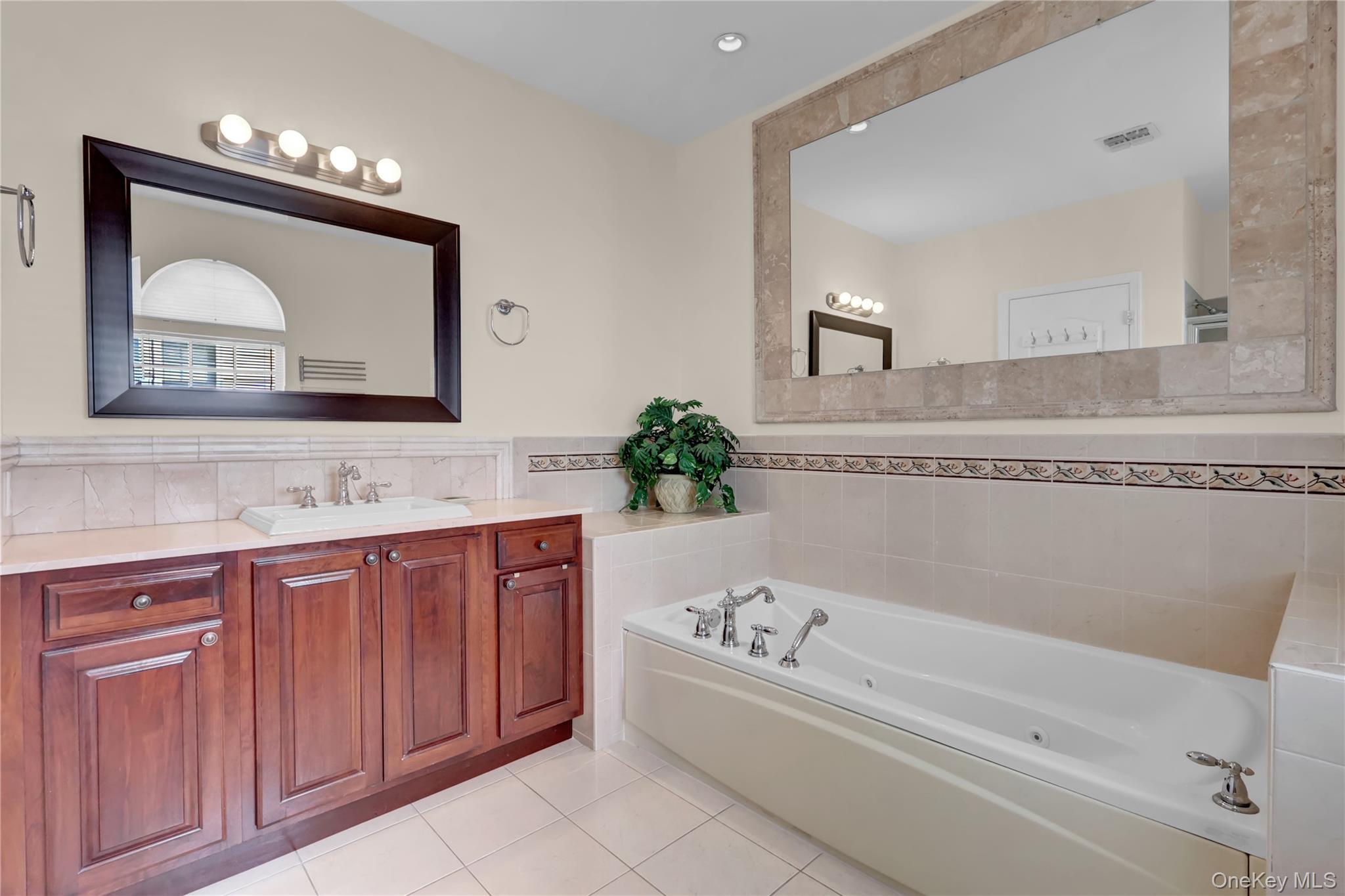 #17 photo, 77 Constantine way Way, מחוז סאפוק Mount Sinai , NY 11766