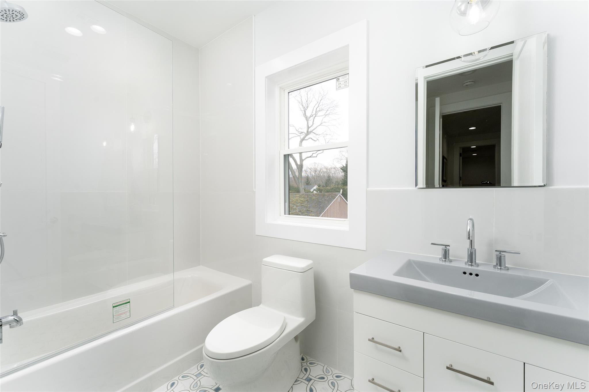 #16 photo, 40 Waters Edge Road, מחוז סאפוק Southampton , NY 11968