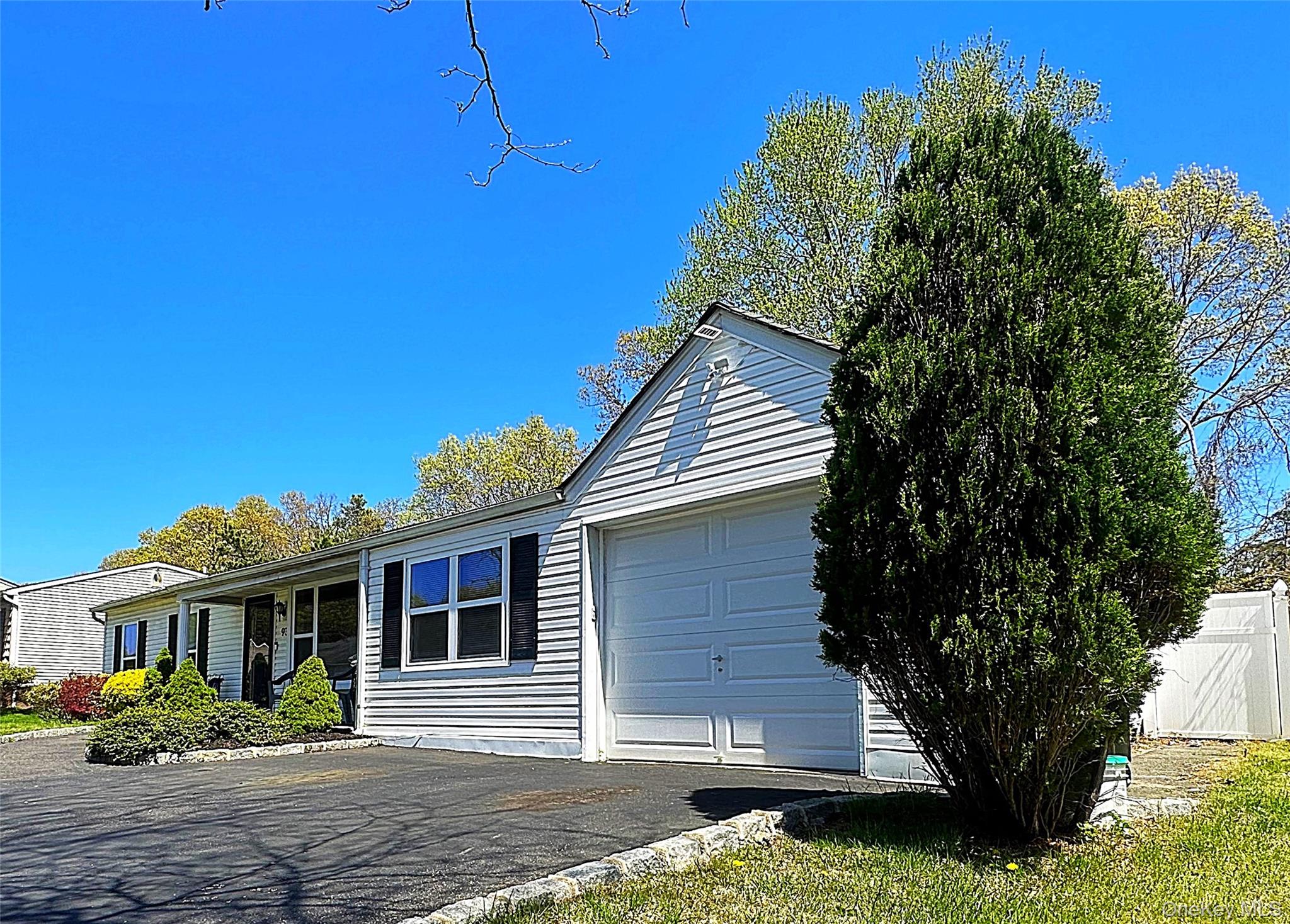 #4 photo, 93 Burleigh Drive, Holbrook , NY 11741