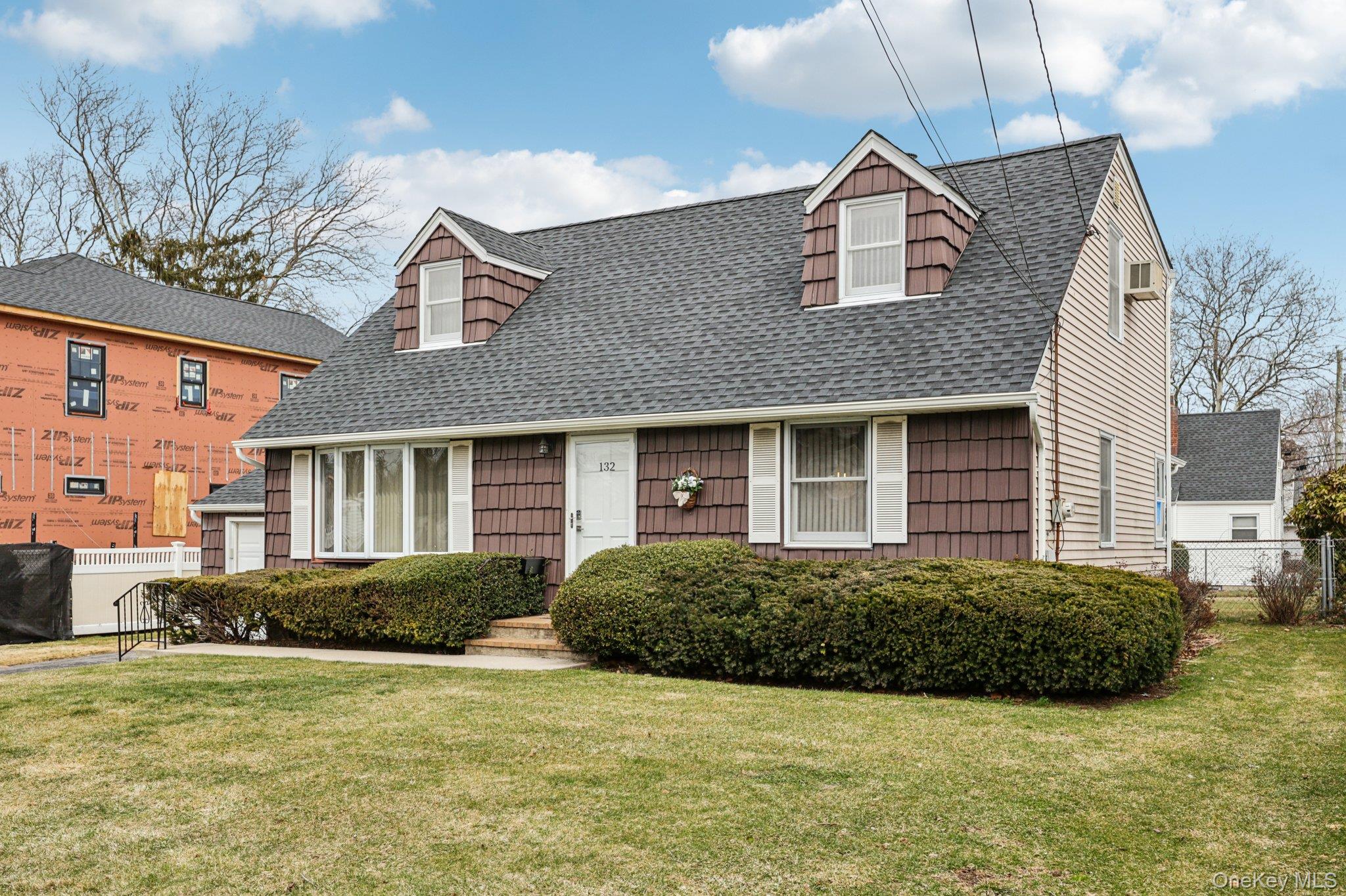 #1 photo, 132 Albertson Parkway, מחוז נסאו Albertson , NY 11507