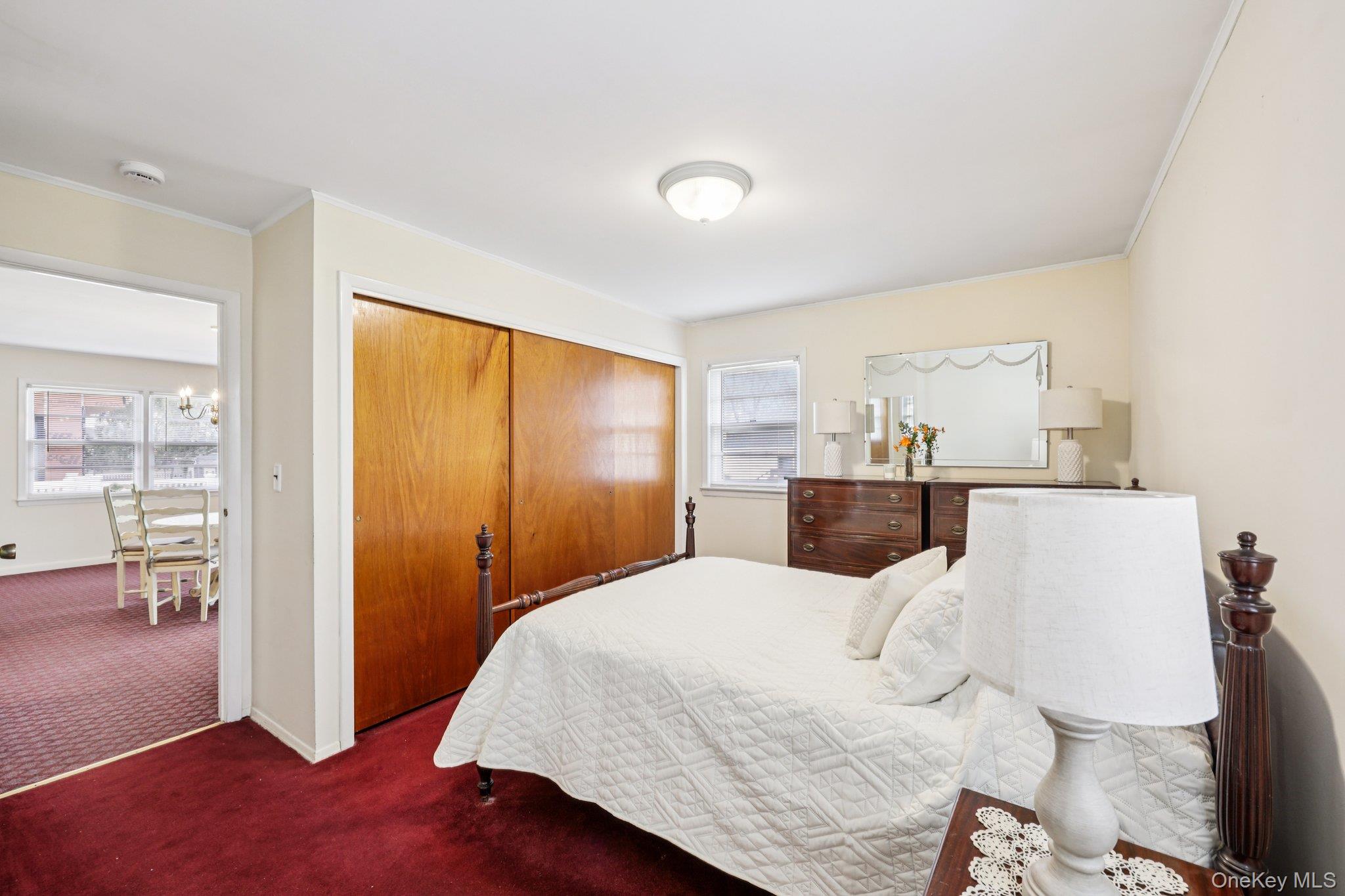 #12 photo, 132 Albertson Parkway, מחוז נסאו Albertson , NY 11507