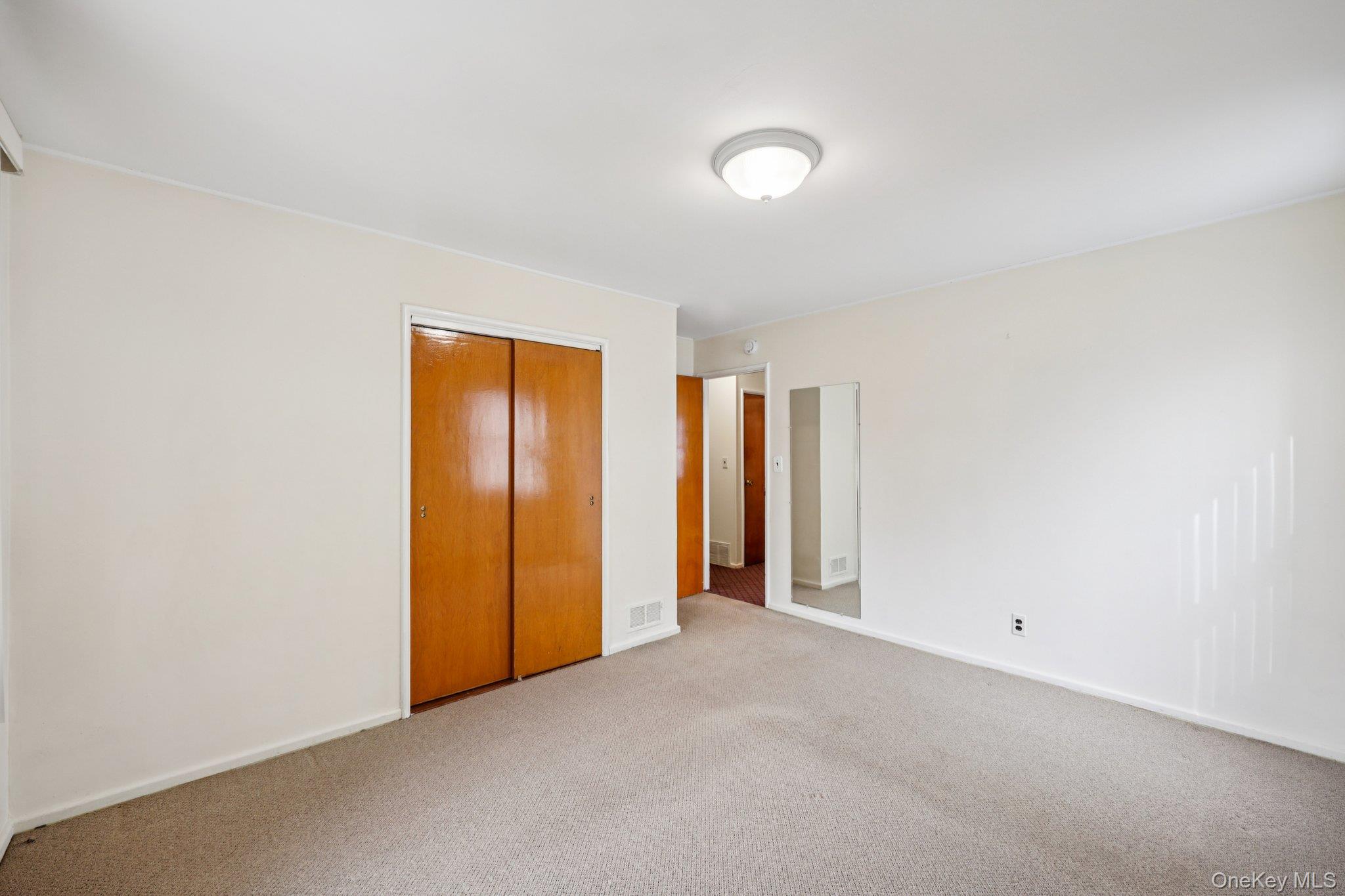 #14 photo, 132 Albertson Parkway, מחוז נסאו Albertson , NY 11507