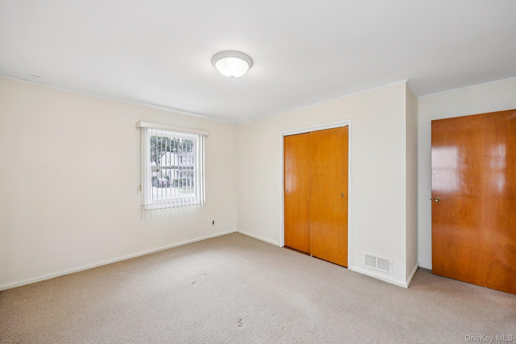 #15 photo, 132 Albertson Parkway, מחוז נסאו Albertson , NY 11507