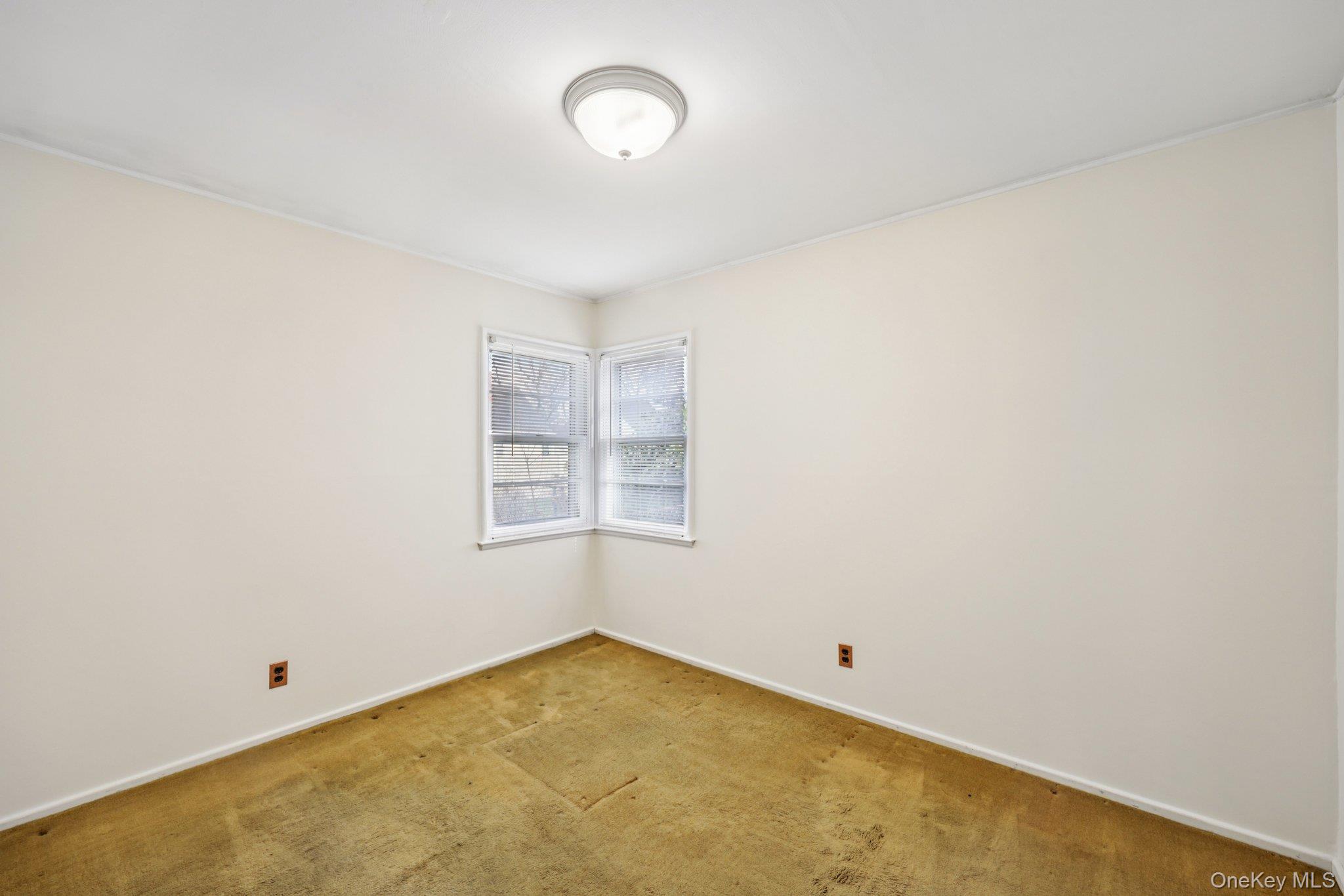 #16 photo, 132 Albertson Parkway, מחוז נסאו Albertson , NY 11507