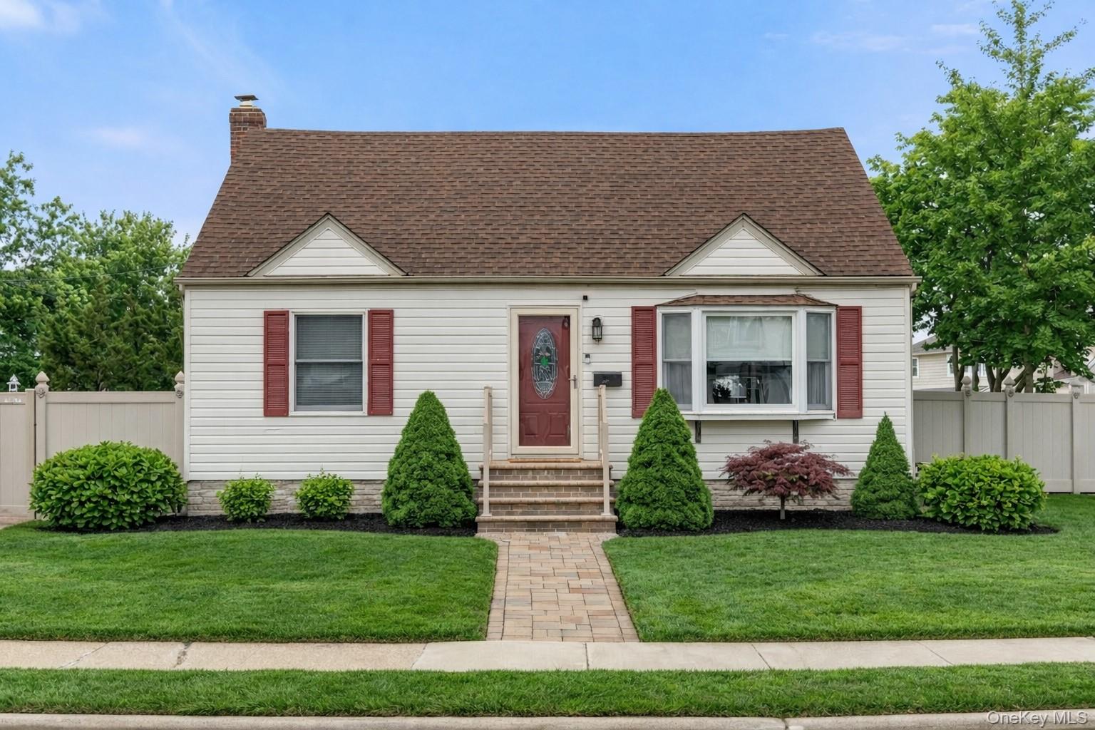 #1 photo, 8 Garden Boulevard, מחוז נסאו Hicksville , NY 11801