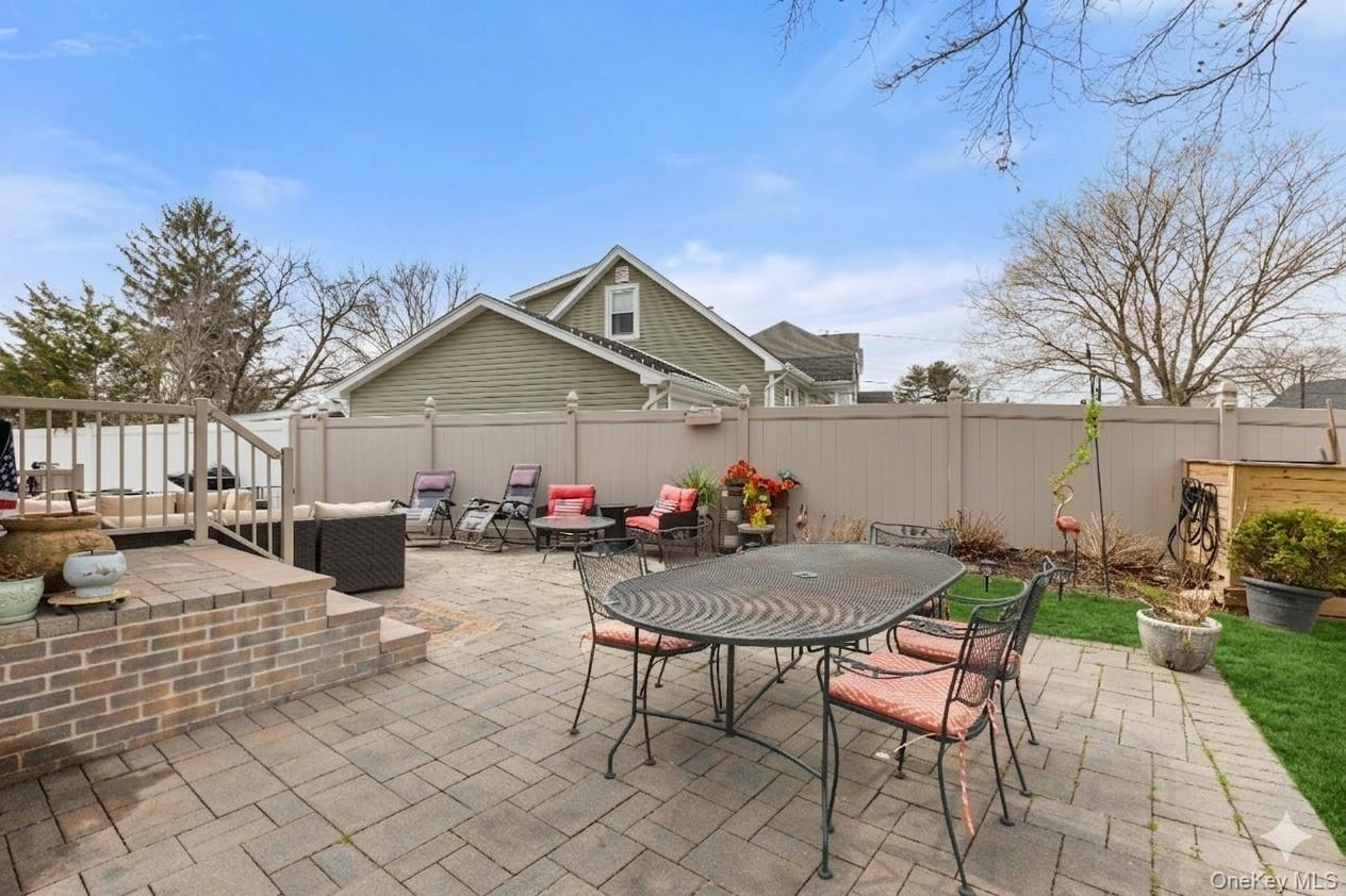 #14 photo, 8 Garden Boulevard, מחוז נסאו Hicksville , NY 11801