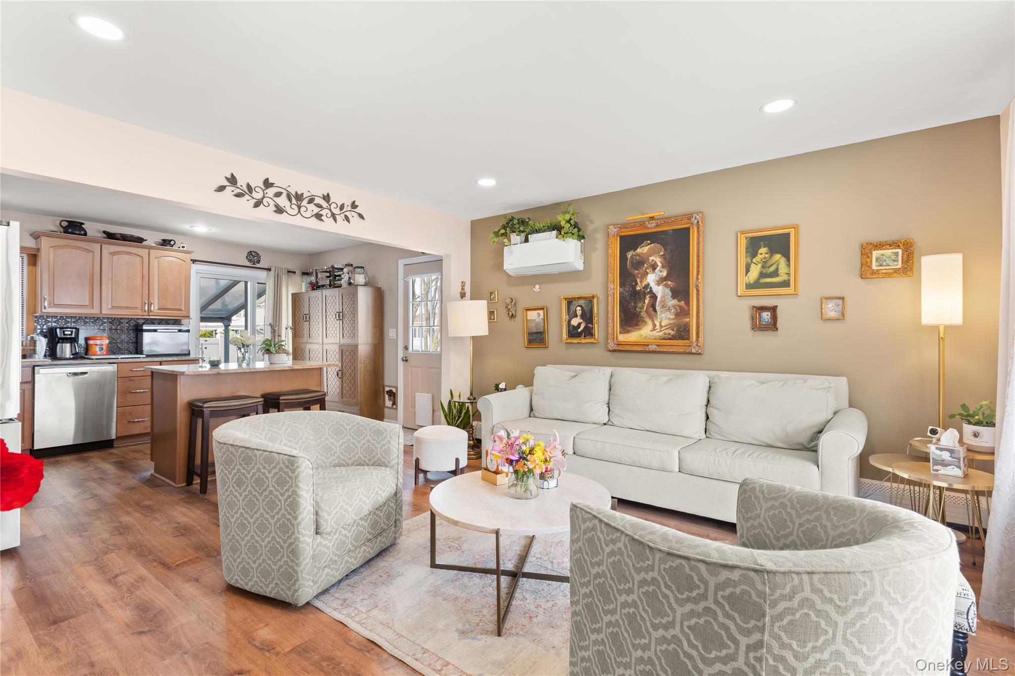 #3 photo, 8 Garden Boulevard, מחוז נסאו Hicksville , NY 11801