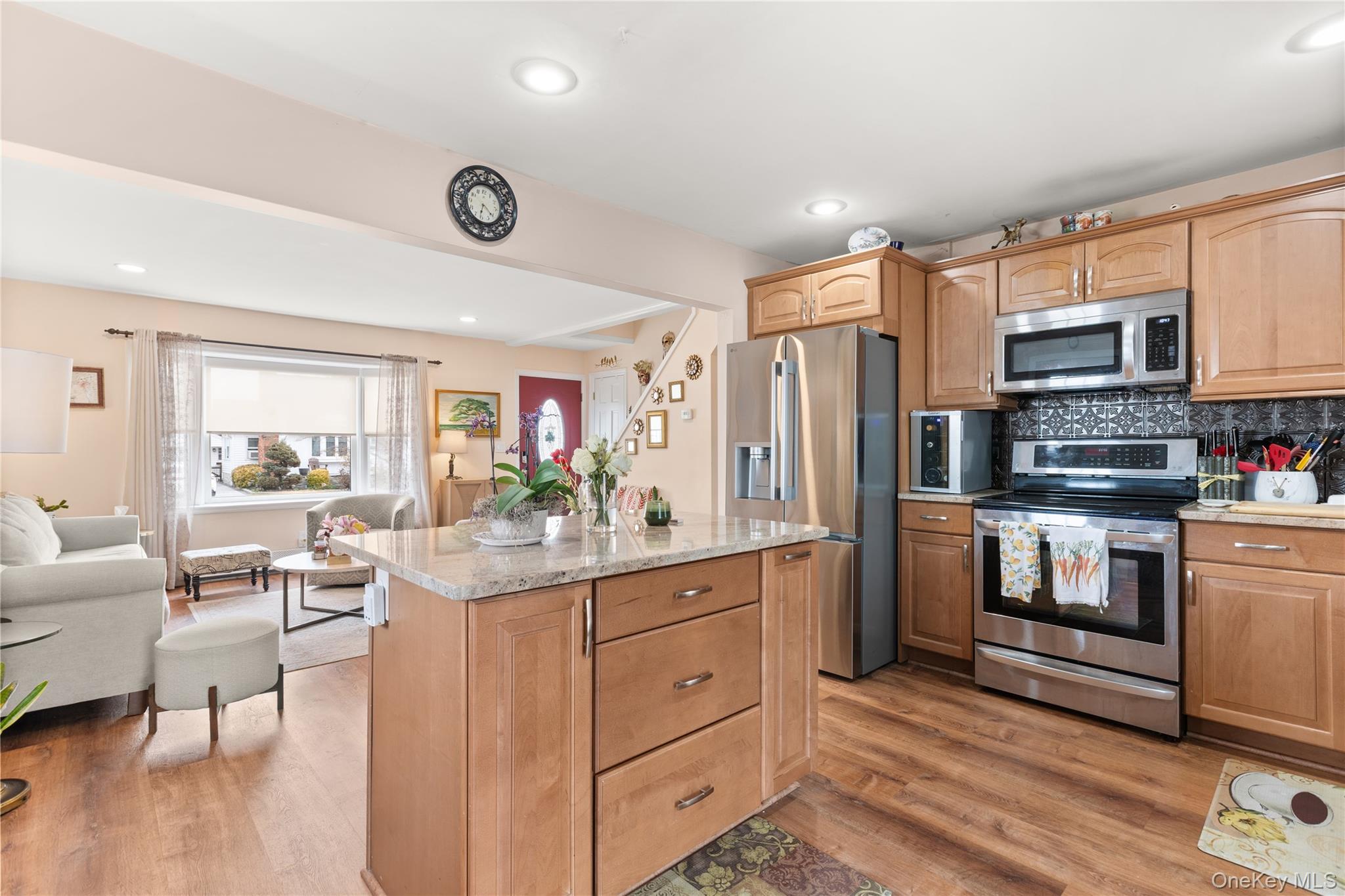 #5 photo, 8 Garden Boulevard, מחוז נסאו Hicksville , NY 11801