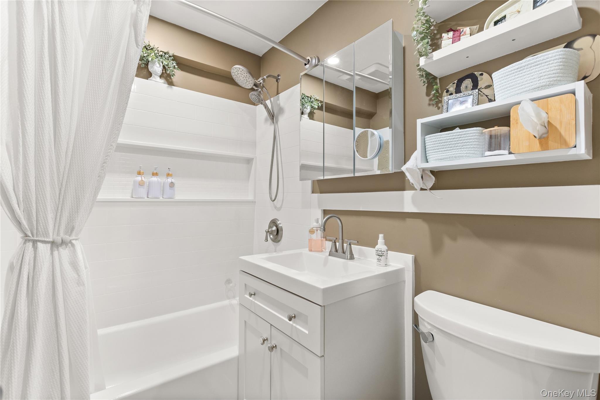 #9 photo, 8 Garden Boulevard, מחוז נסאו Hicksville , NY 11801