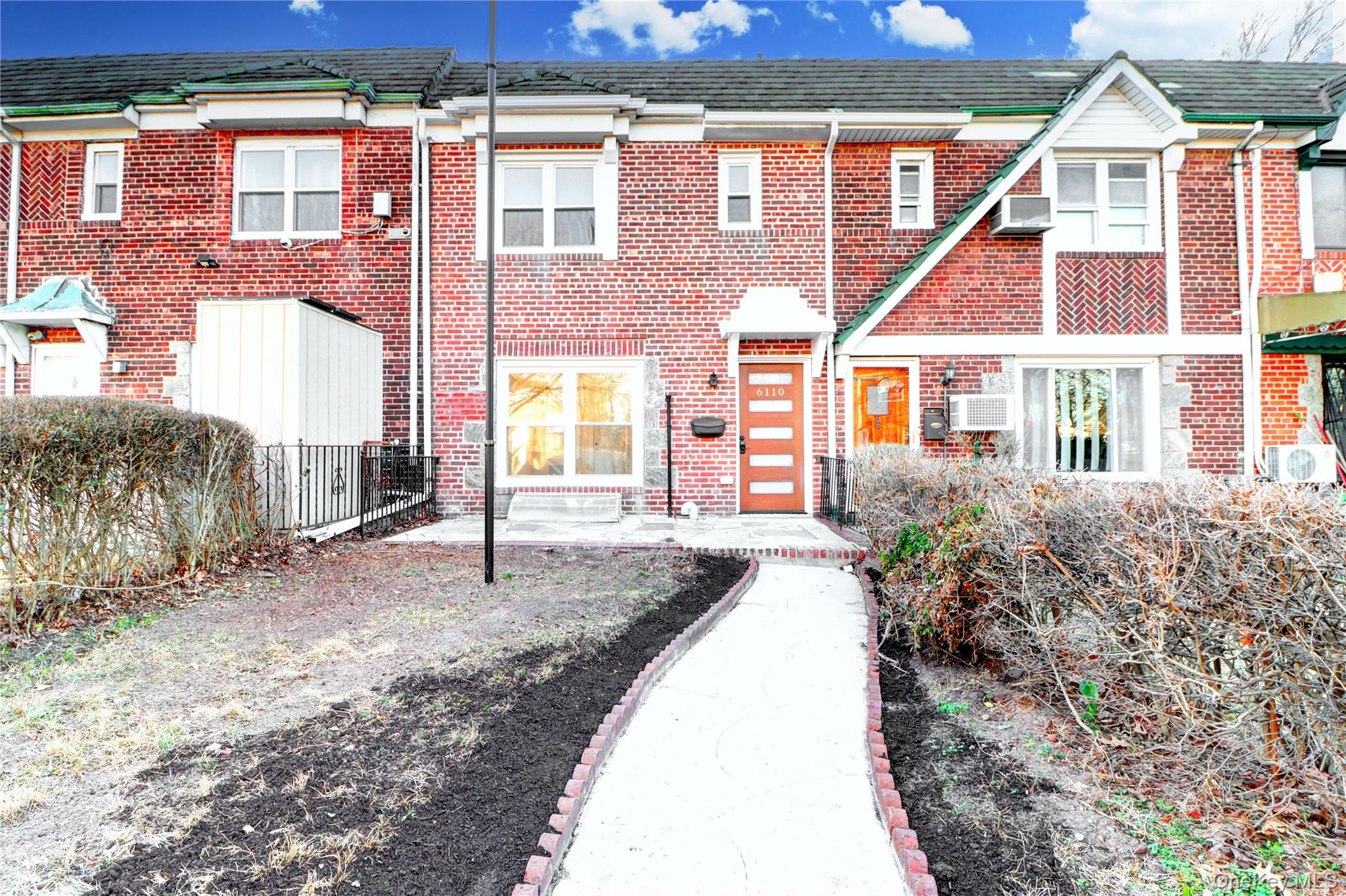 #1 photo, 6110 84th Street, কুইন্‌স Middle Village , NY 11379