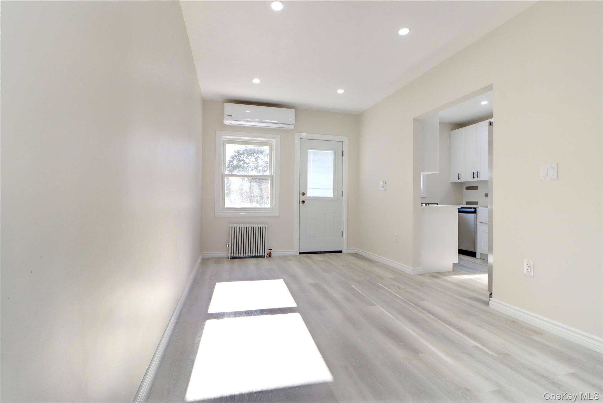 #11 photo, 6110 84th Street, কুইন্‌স Middle Village , NY 11379