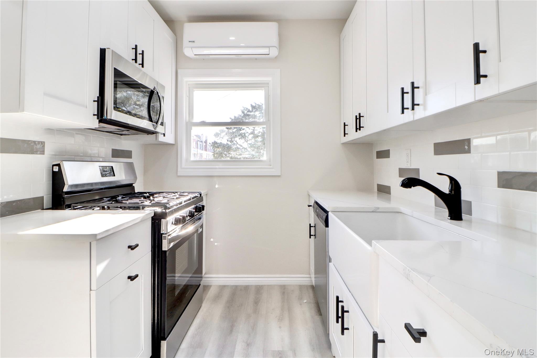 #13 photo, 6110 84th Street, কুইন্‌স Middle Village , NY 11379