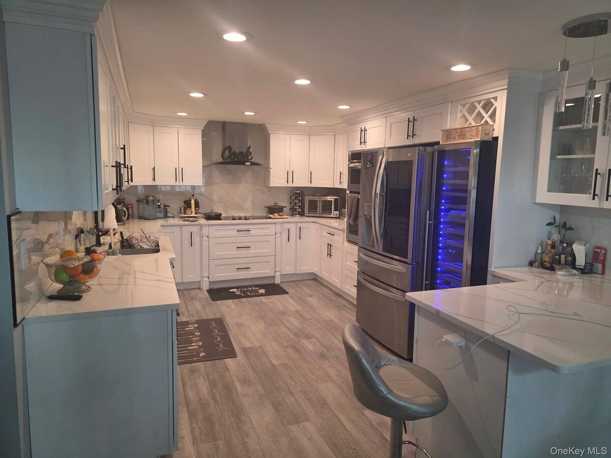 #1 photo, 9 Torrey Pine Lane, সাফোক কাউন্টি Medford , NY 11763