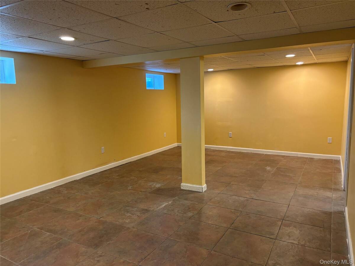 #16 photo, 23 Kime Avenue, North Babylon , NY 11703