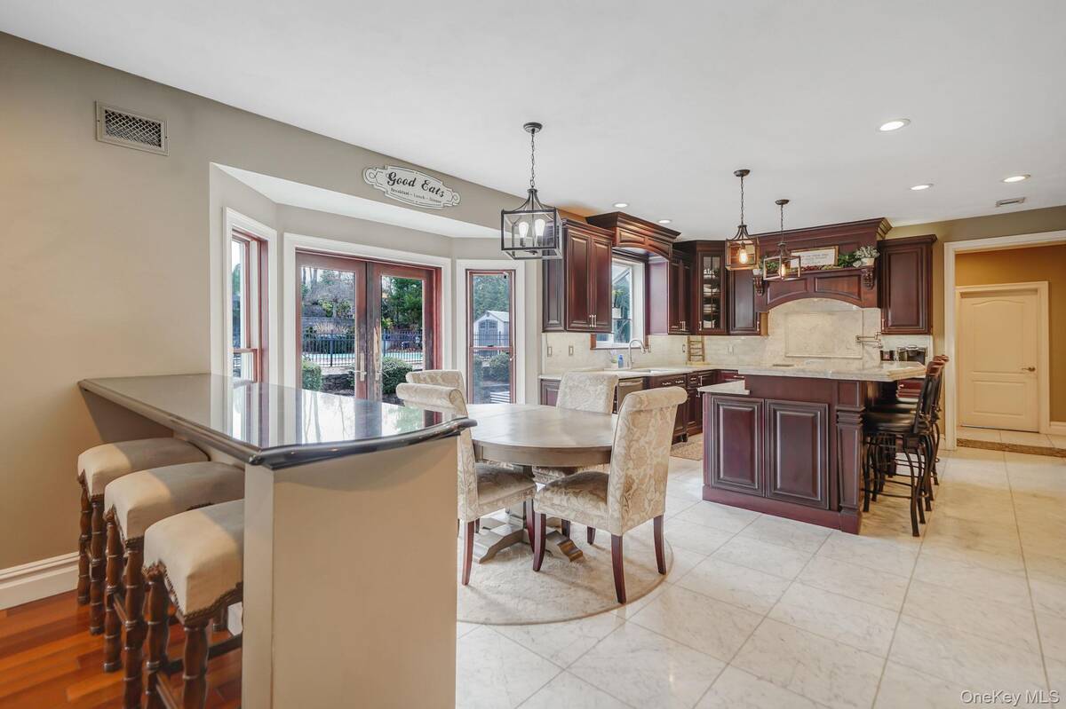 #10 photo, 8 Kimberly Court, Manorville , NY 11949