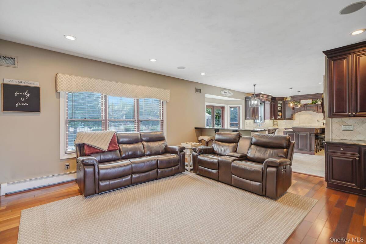 #11 photo, 8 Kimberly Court, Manorville , NY 11949